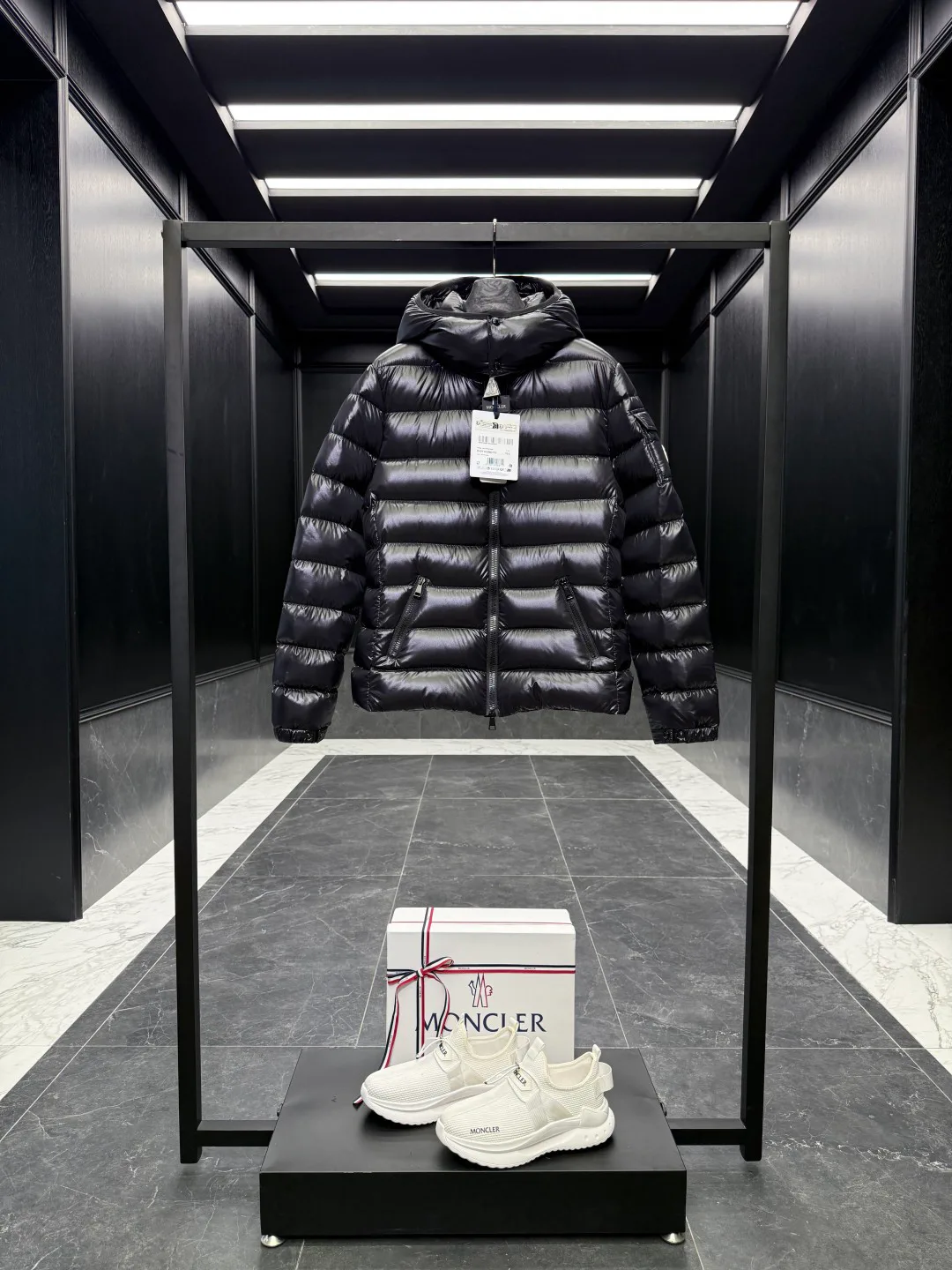 Men's Jackets And Down Jackets MONCLER 17897997