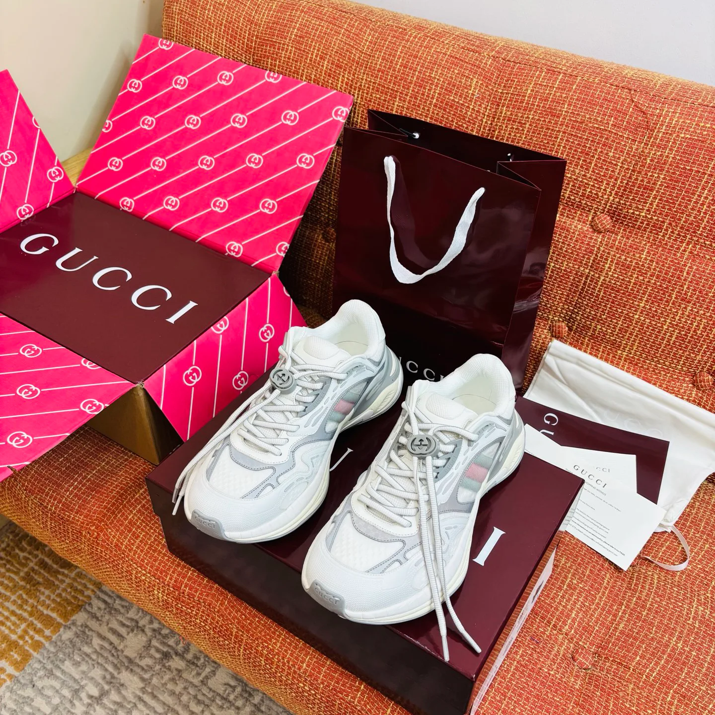 Women's Sneakers GUCCI 18039612