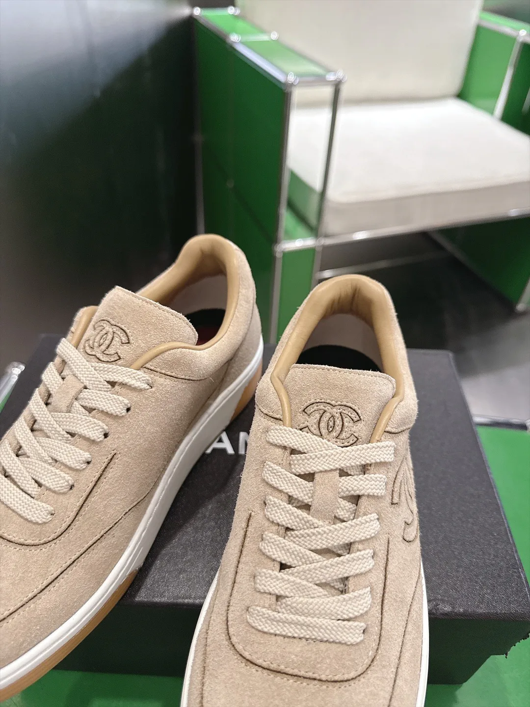 Women's Sneakers CHANEL 18324647