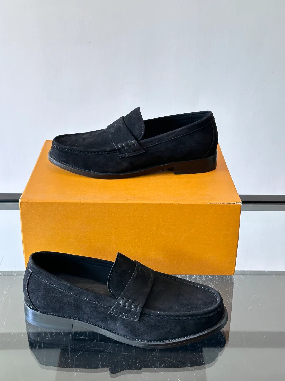 Men's Loafers And Dress Shoes LOUIS VUITTON 18101963