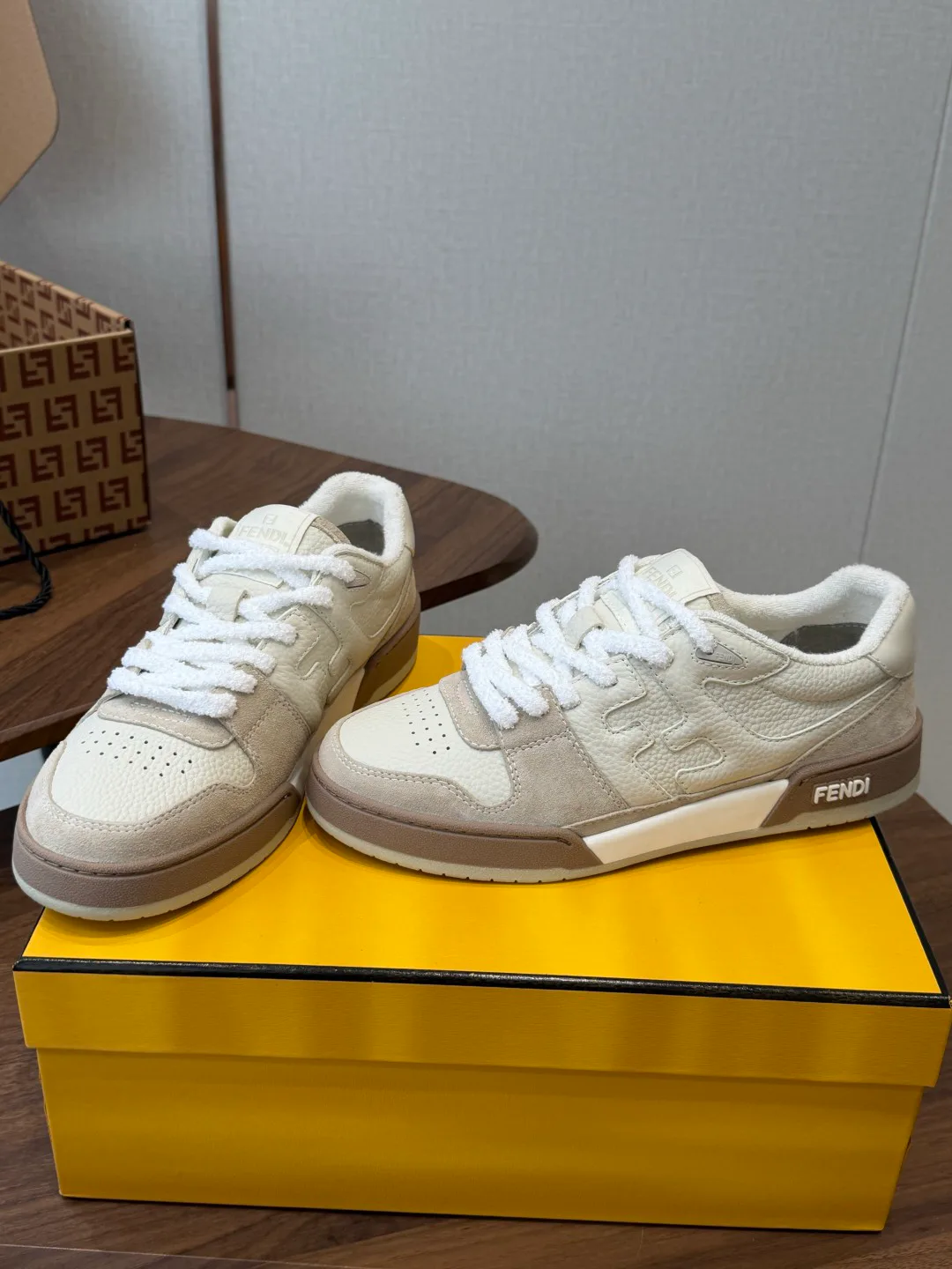 Women's Sneakers FENDI 17908427