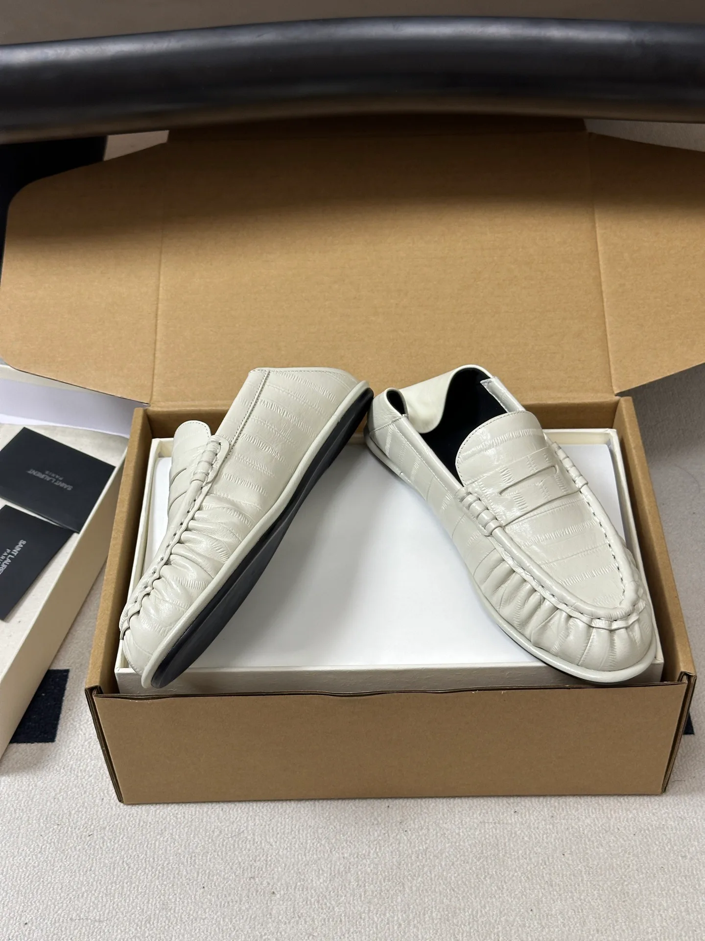 Women's Loafers And Moccasins SAINT LAURENT 18049117
