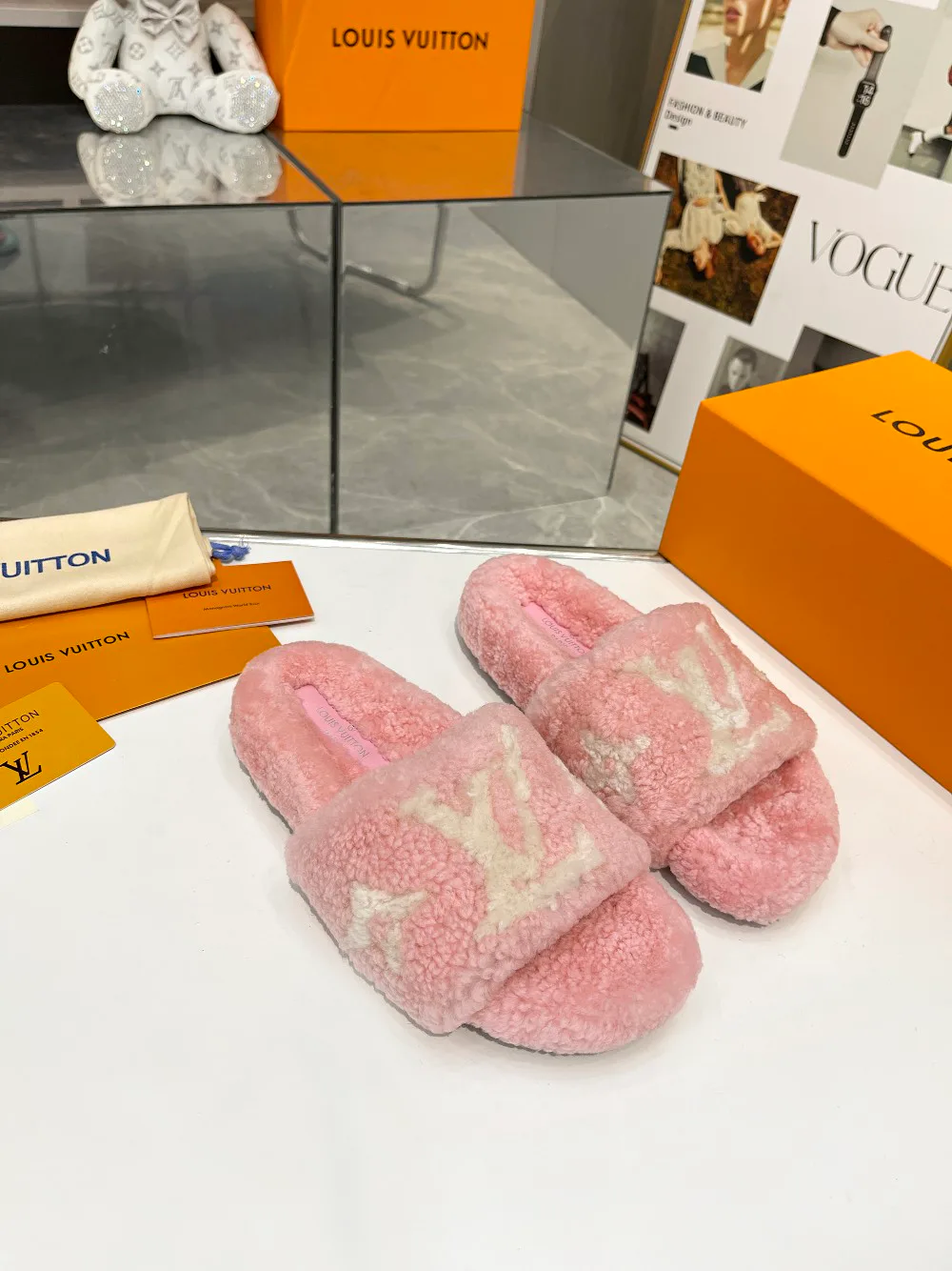 Women's Slippers LOUIS VUITTON 18366837