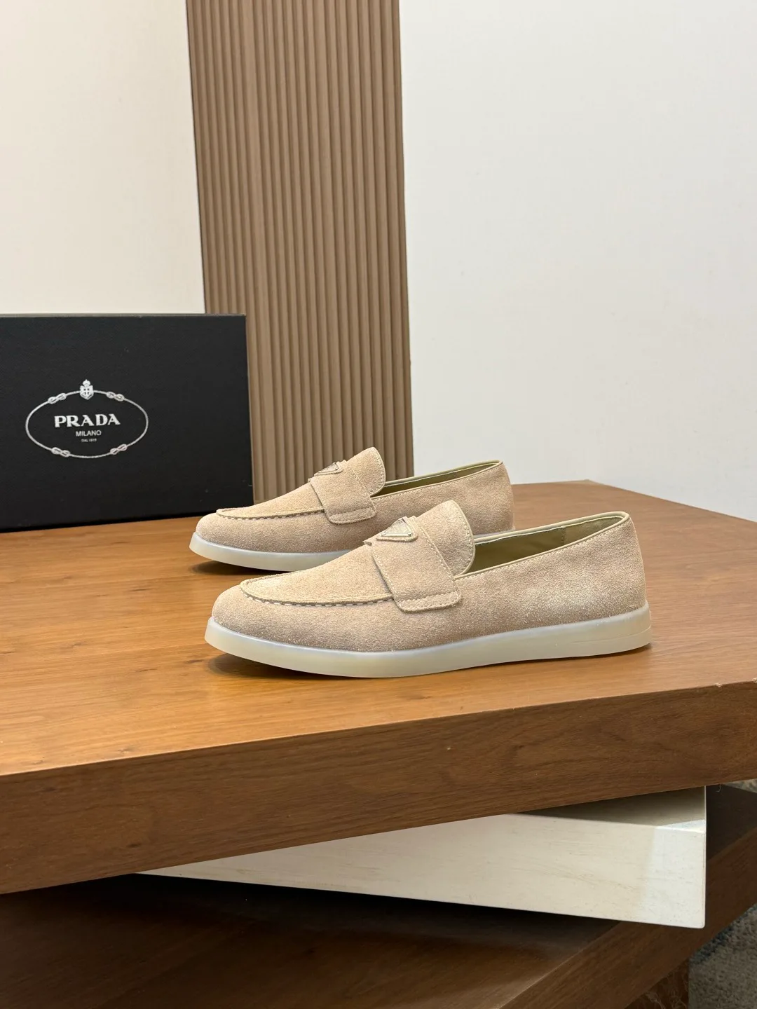 Men's Loafers And Dress Shoes PRADA 18100289