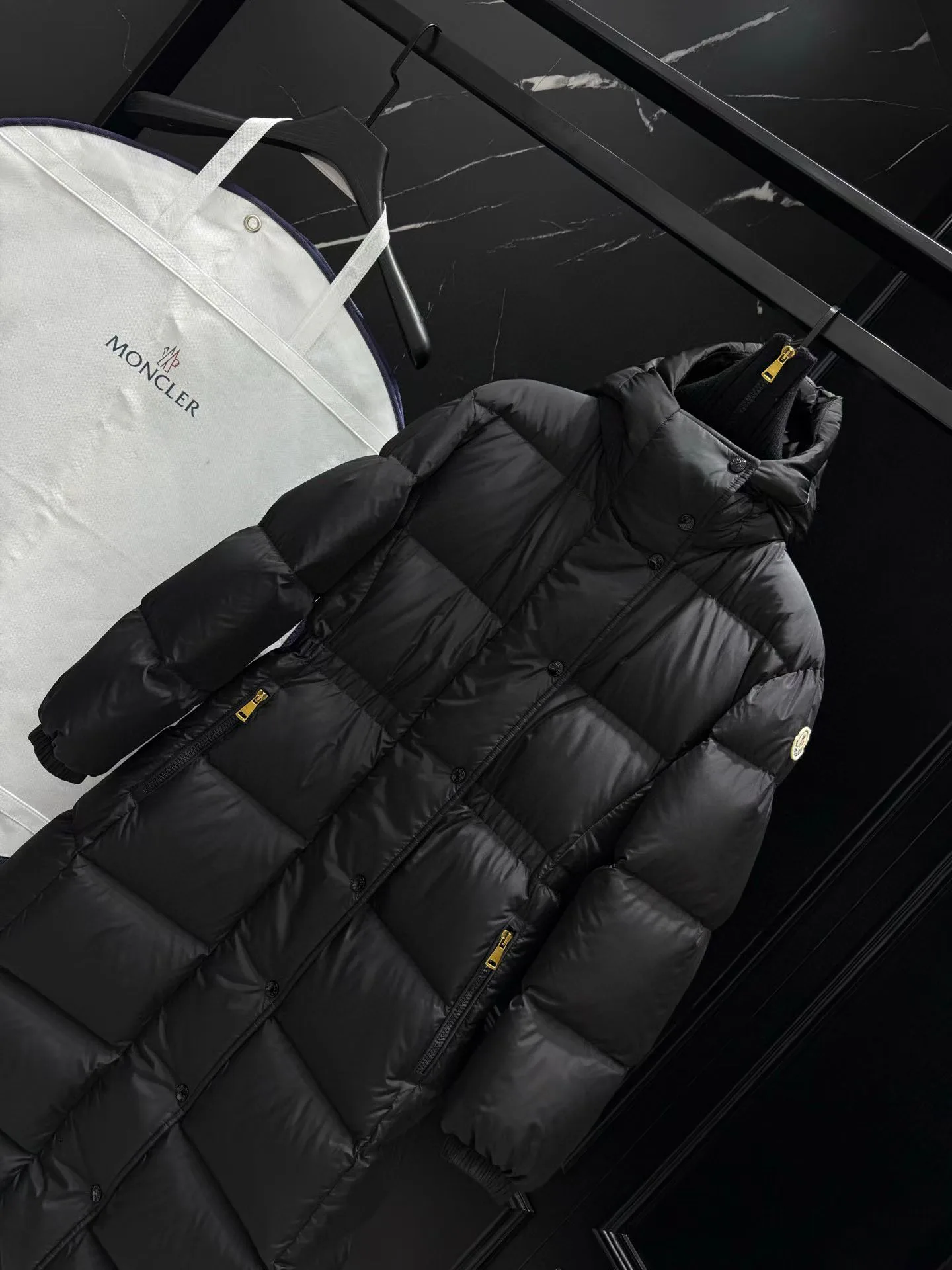 Women's Jackets And Down Jackets MONCLER 17810374