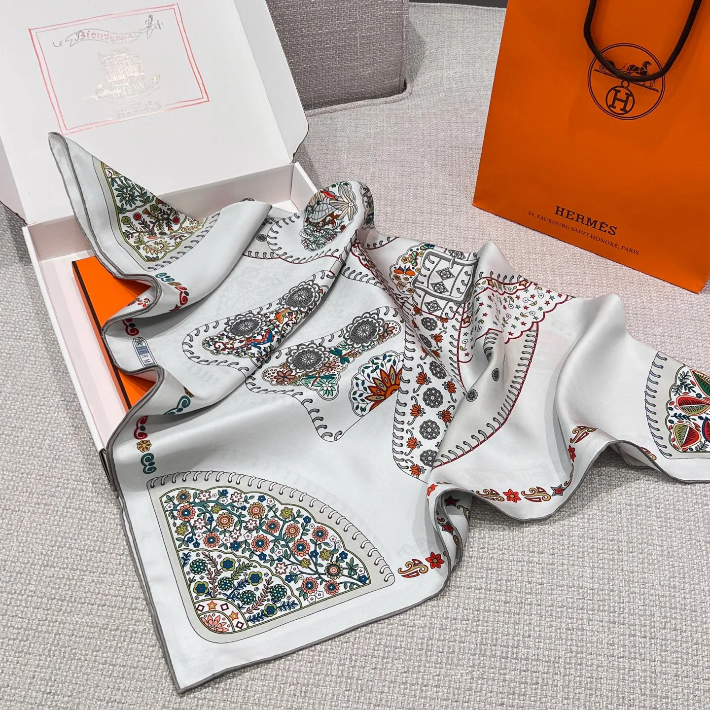Silk Scarves HERMES 17991441