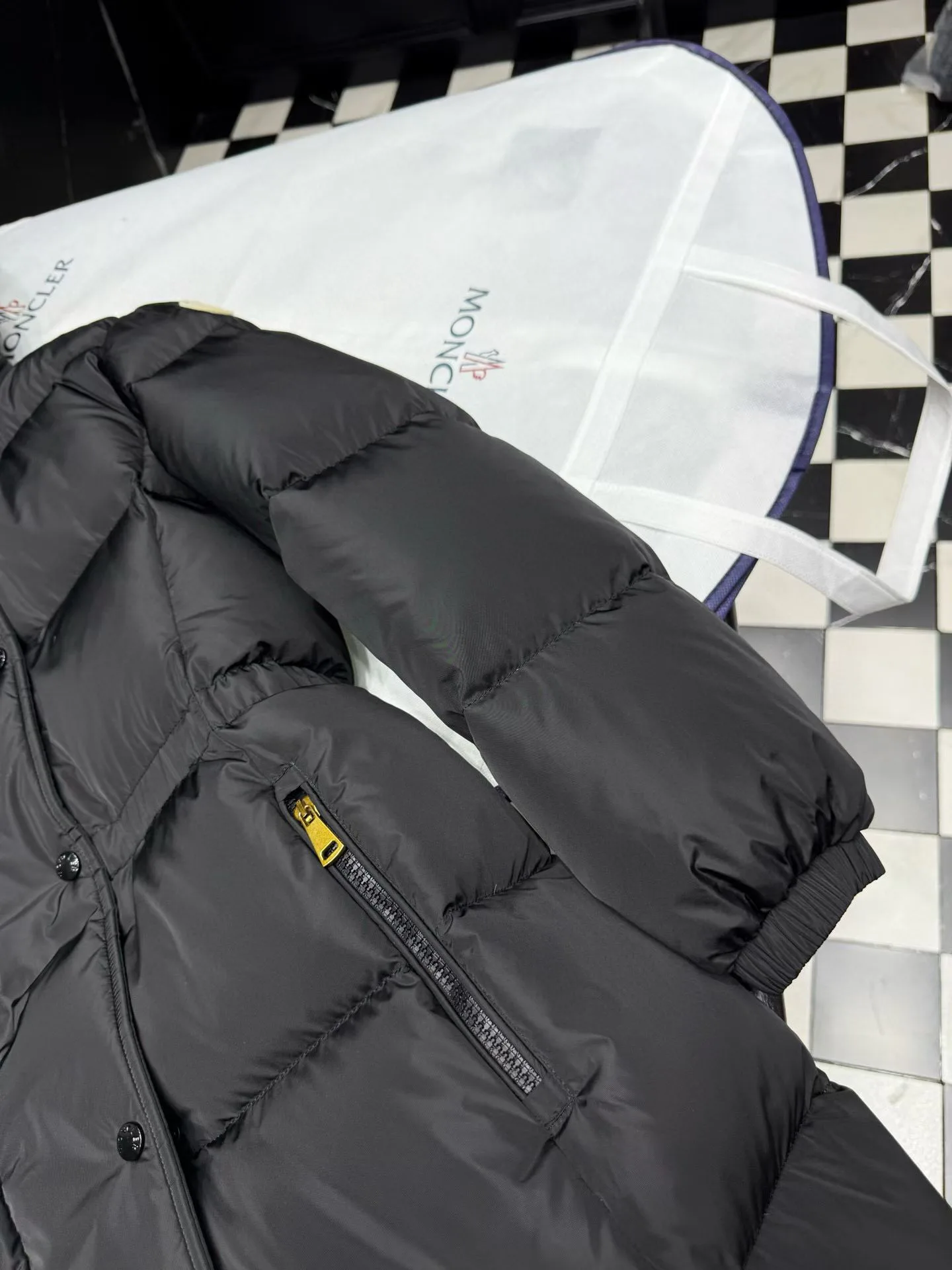 Women's Jackets And Down Jackets MONCLER 17810373