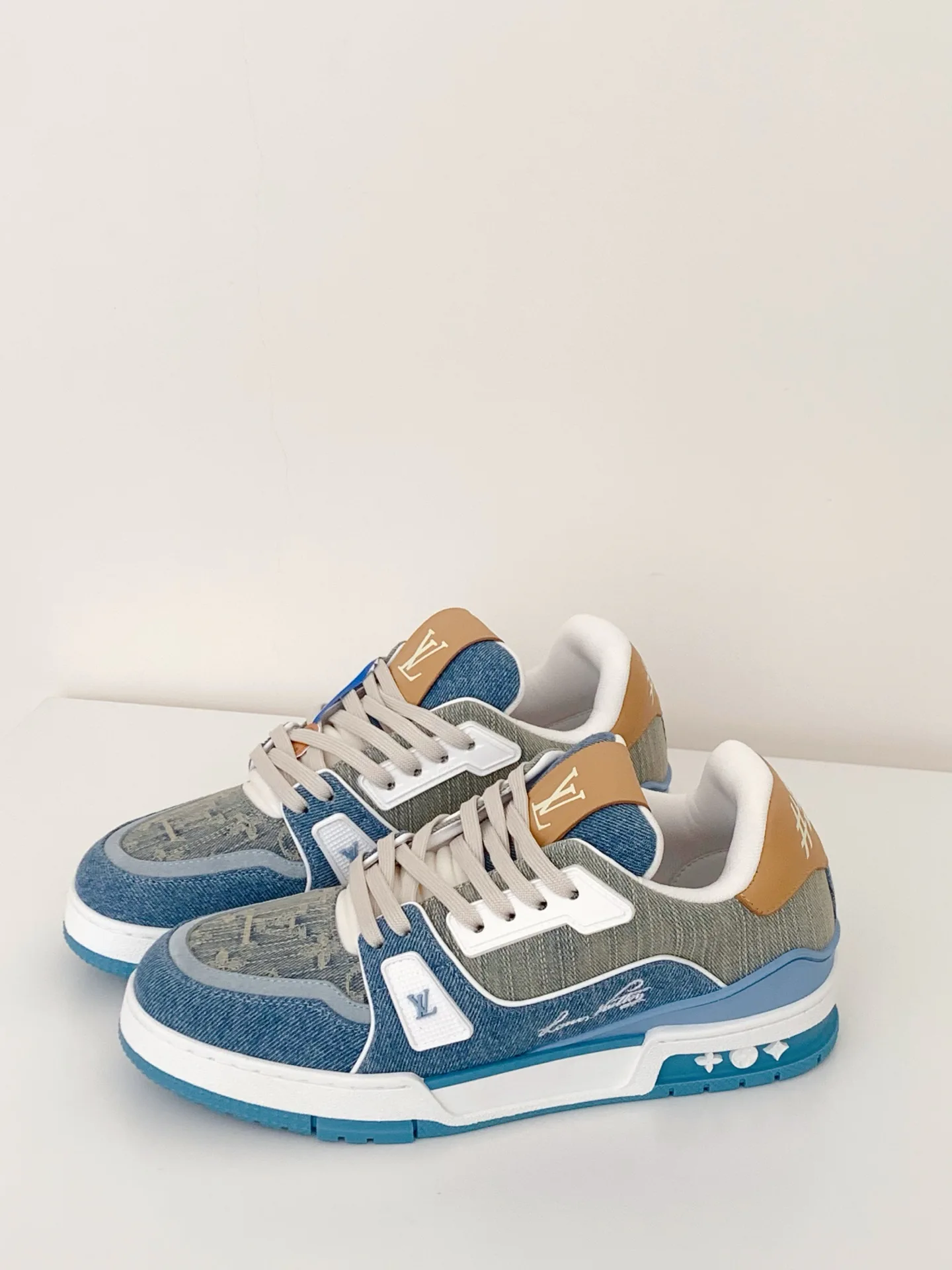 Women's Sneakers LOUIS VUITTON 18375881