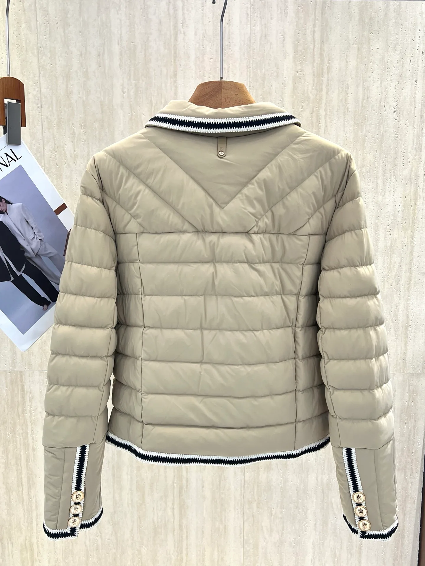 Women's Jackets And Down Jackets MONCLER 17959146