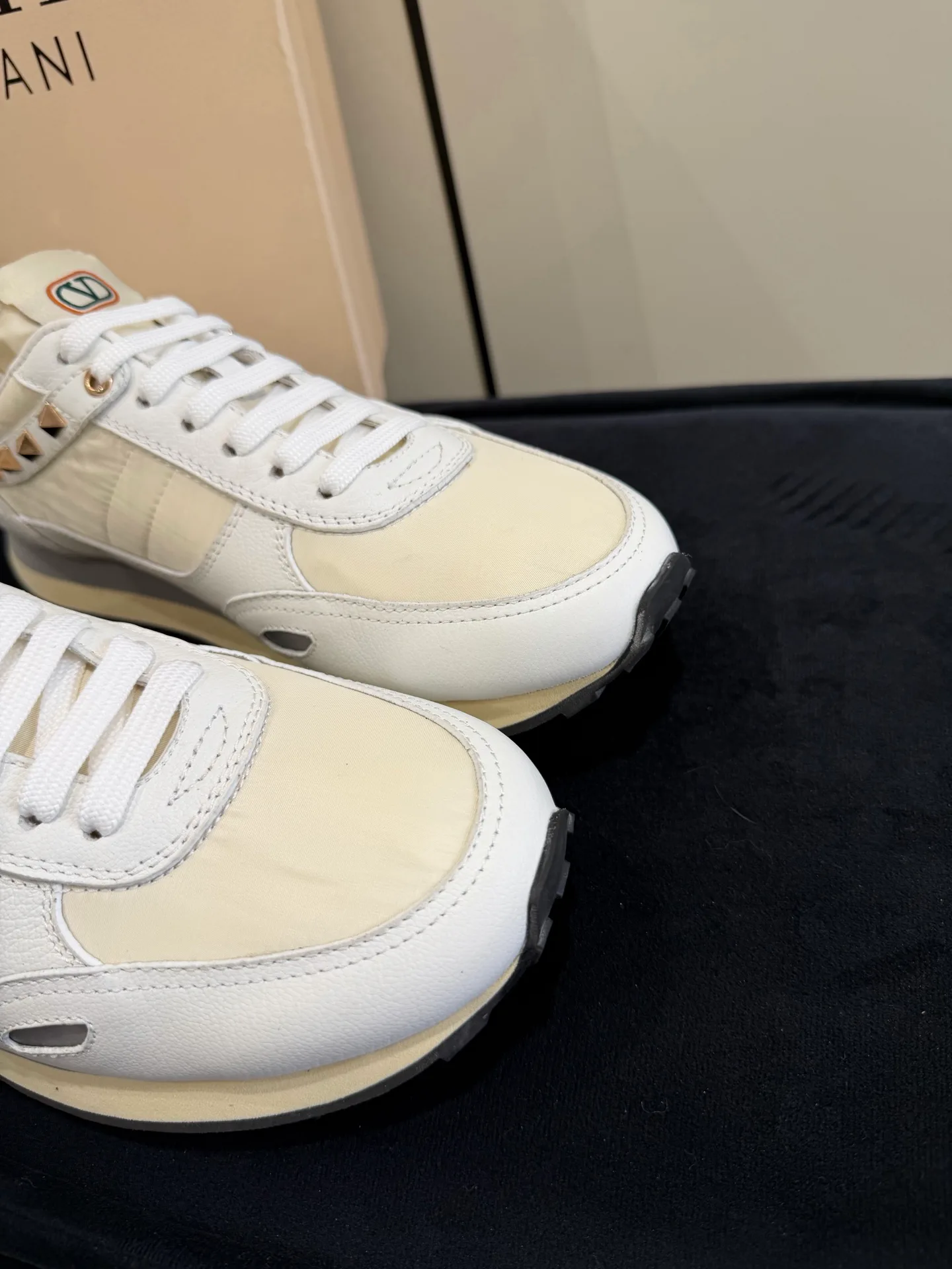 Women's Sneakers VALENTINO 18420825