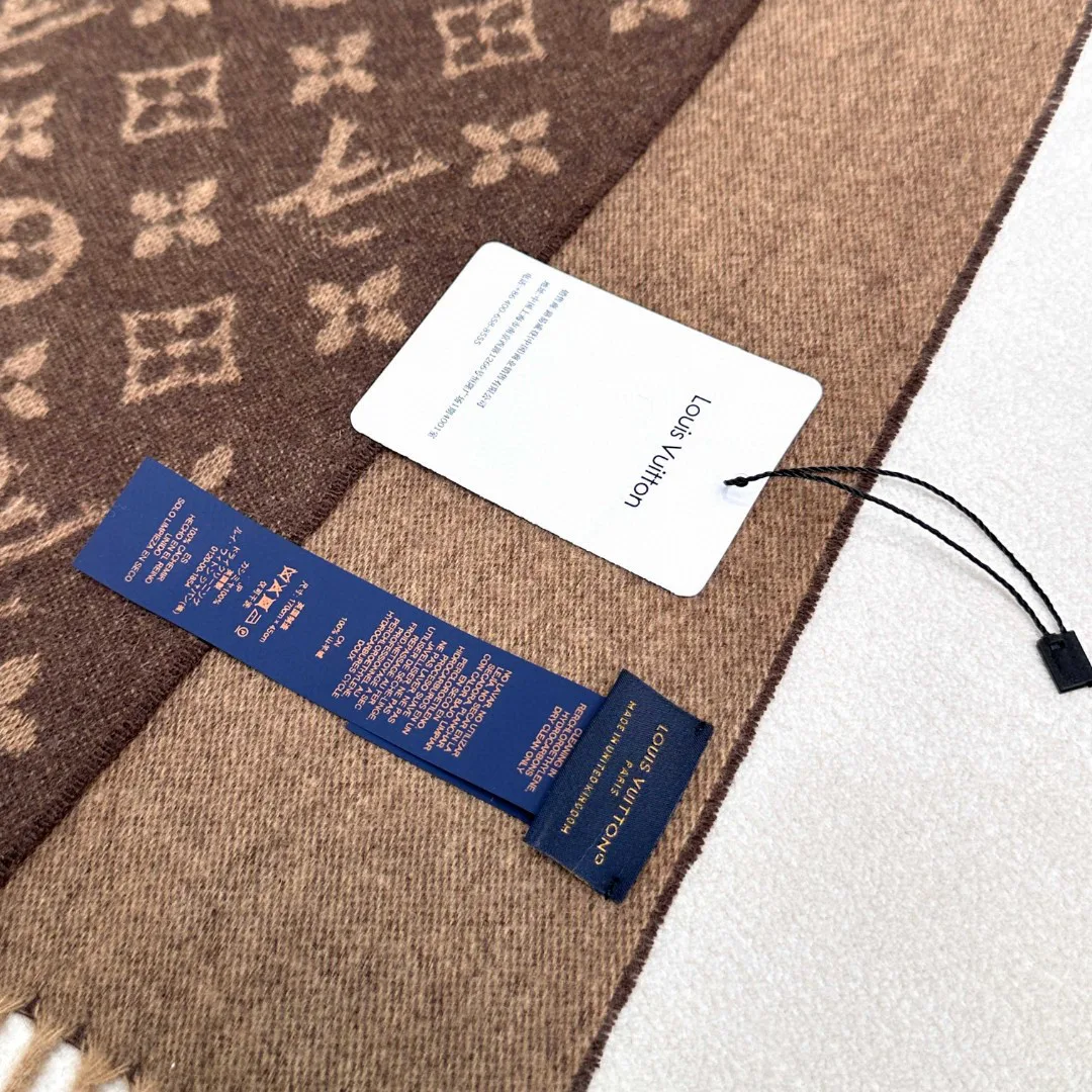 Scarves LOUIS VUITTON 18476637