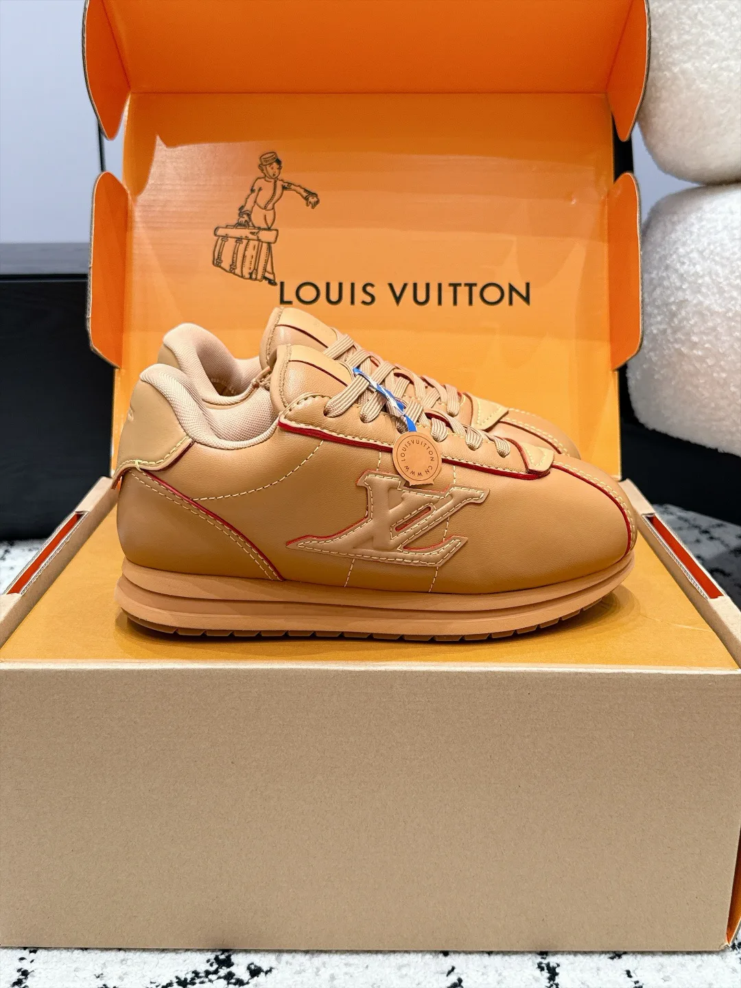 Women's Sneakers LOUIS VUITTON 18406489