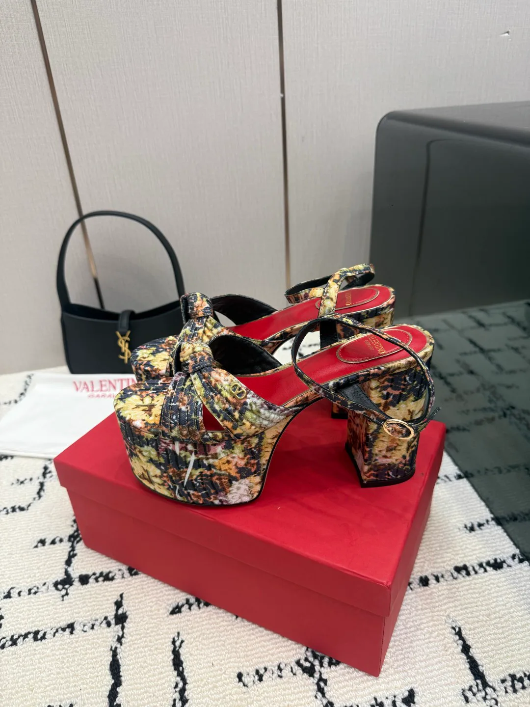 Women's Open-Toe Sandals VALENTINO 16863577