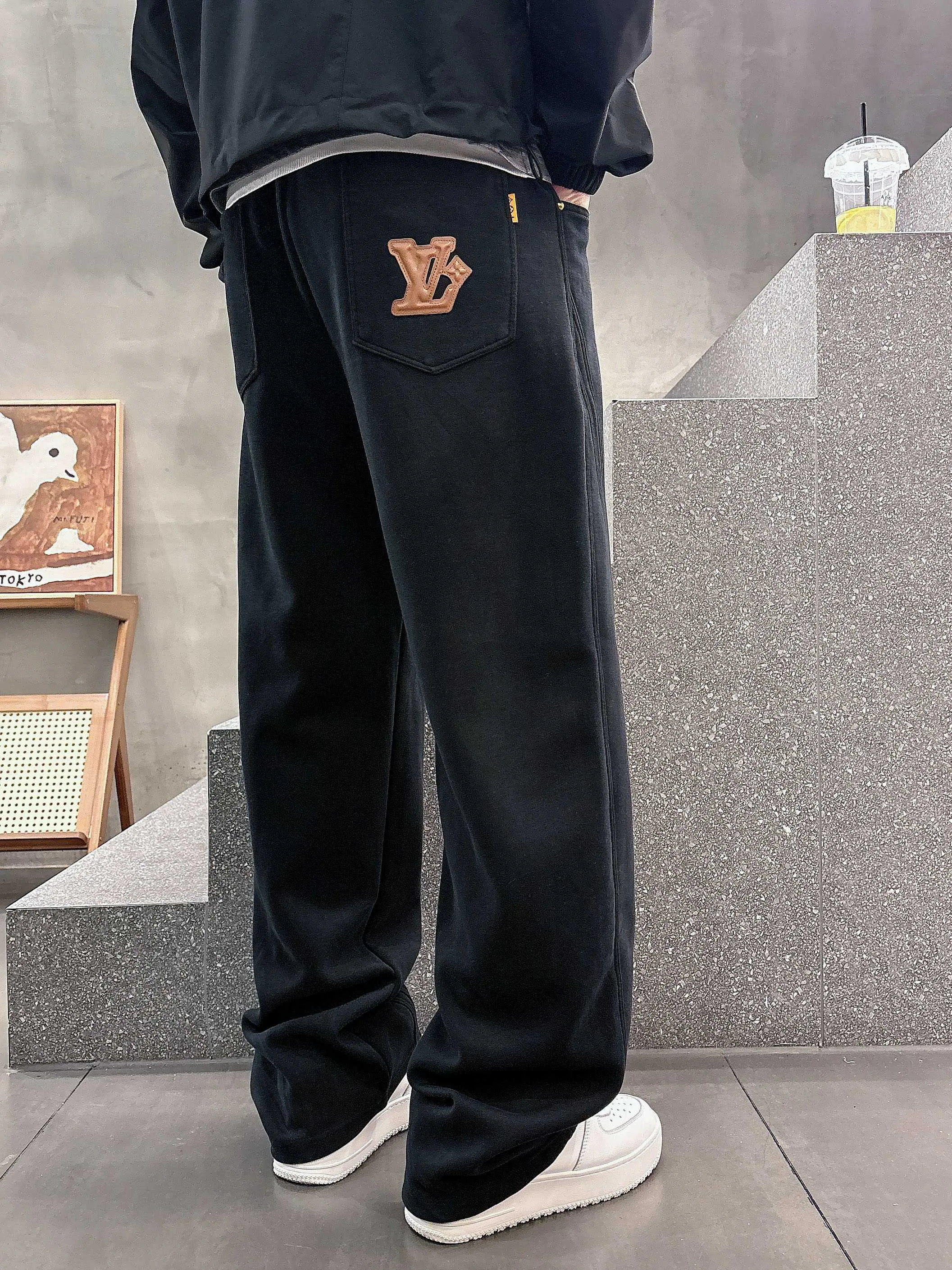 Men's Trousers LOUIS VUITTON 18368680