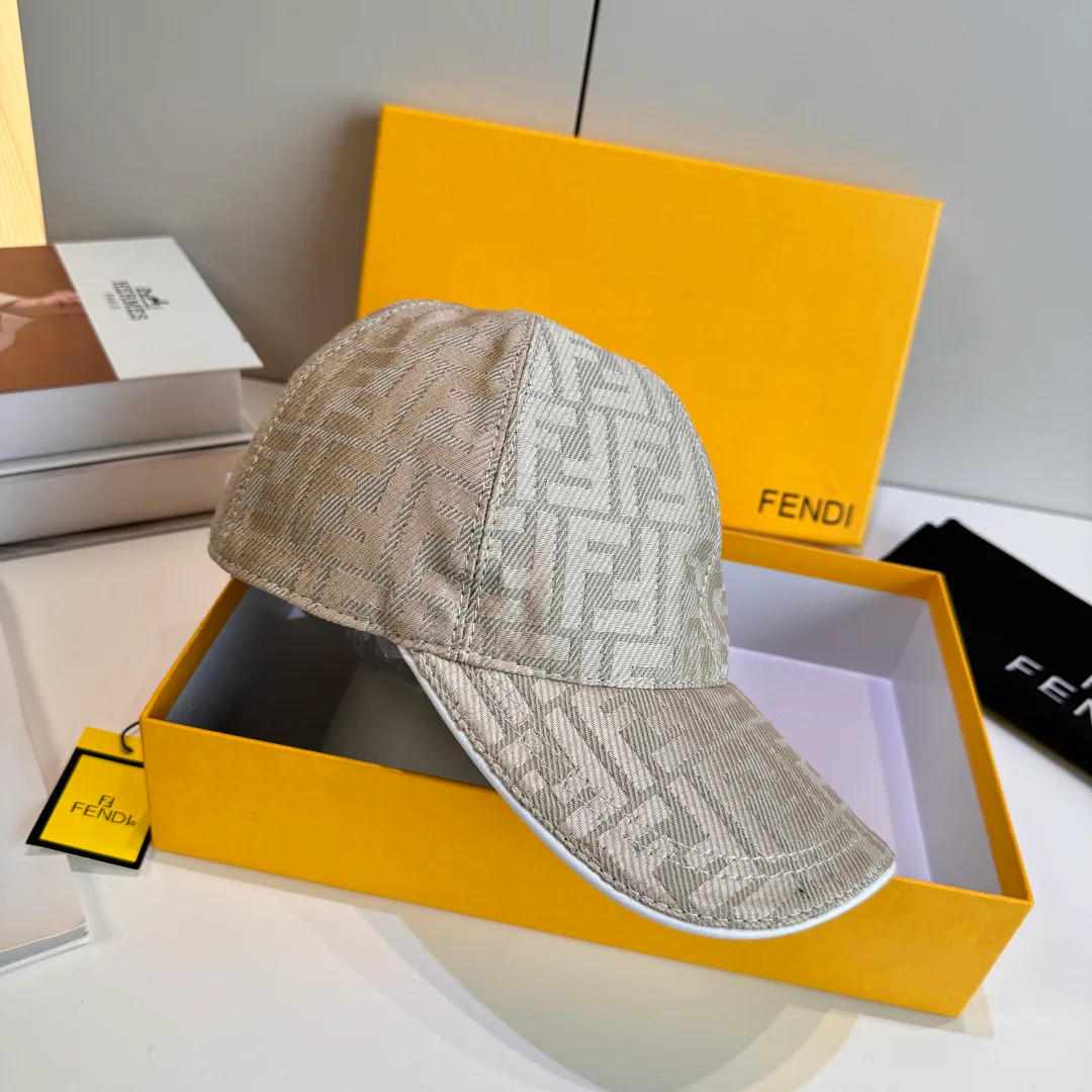 Hats FENDI 18347031