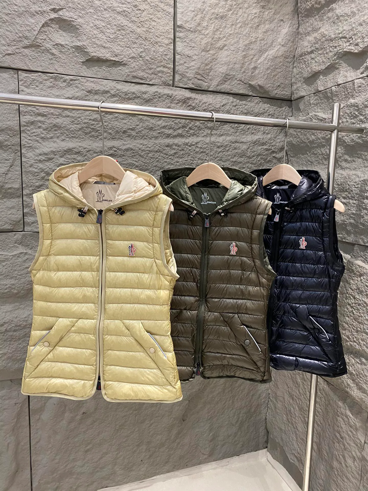 Куртки И Пуховики Мужские Moncler 18684571