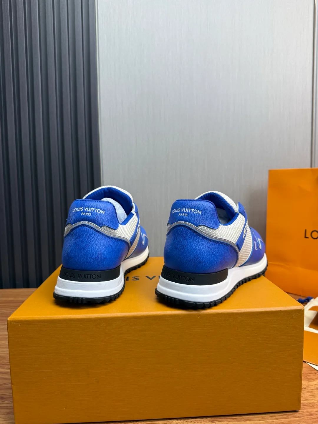 Men's Sneakers LOUIS VUITTON 17429936