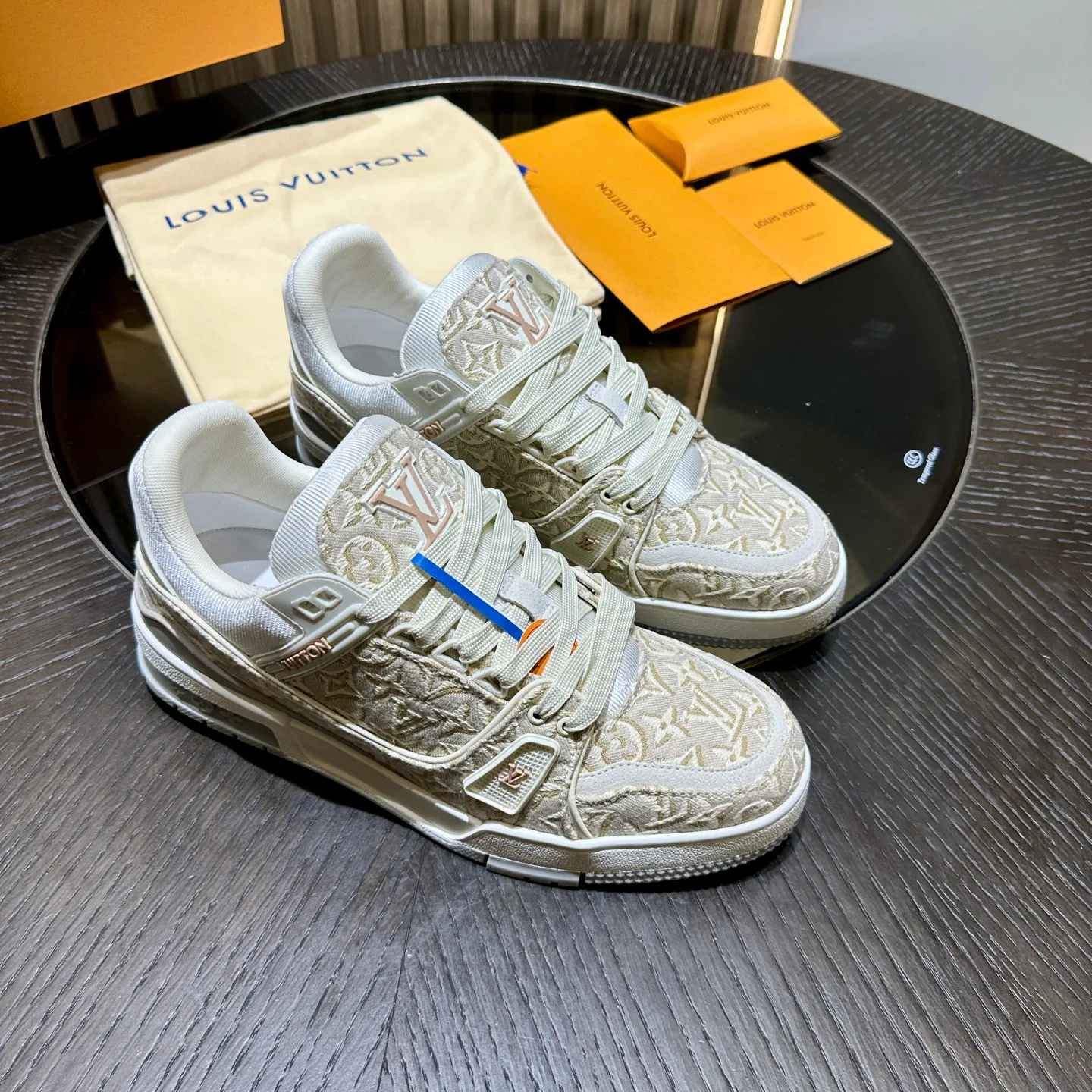 Men's Sneakers LOUIS VUITTON 18192427