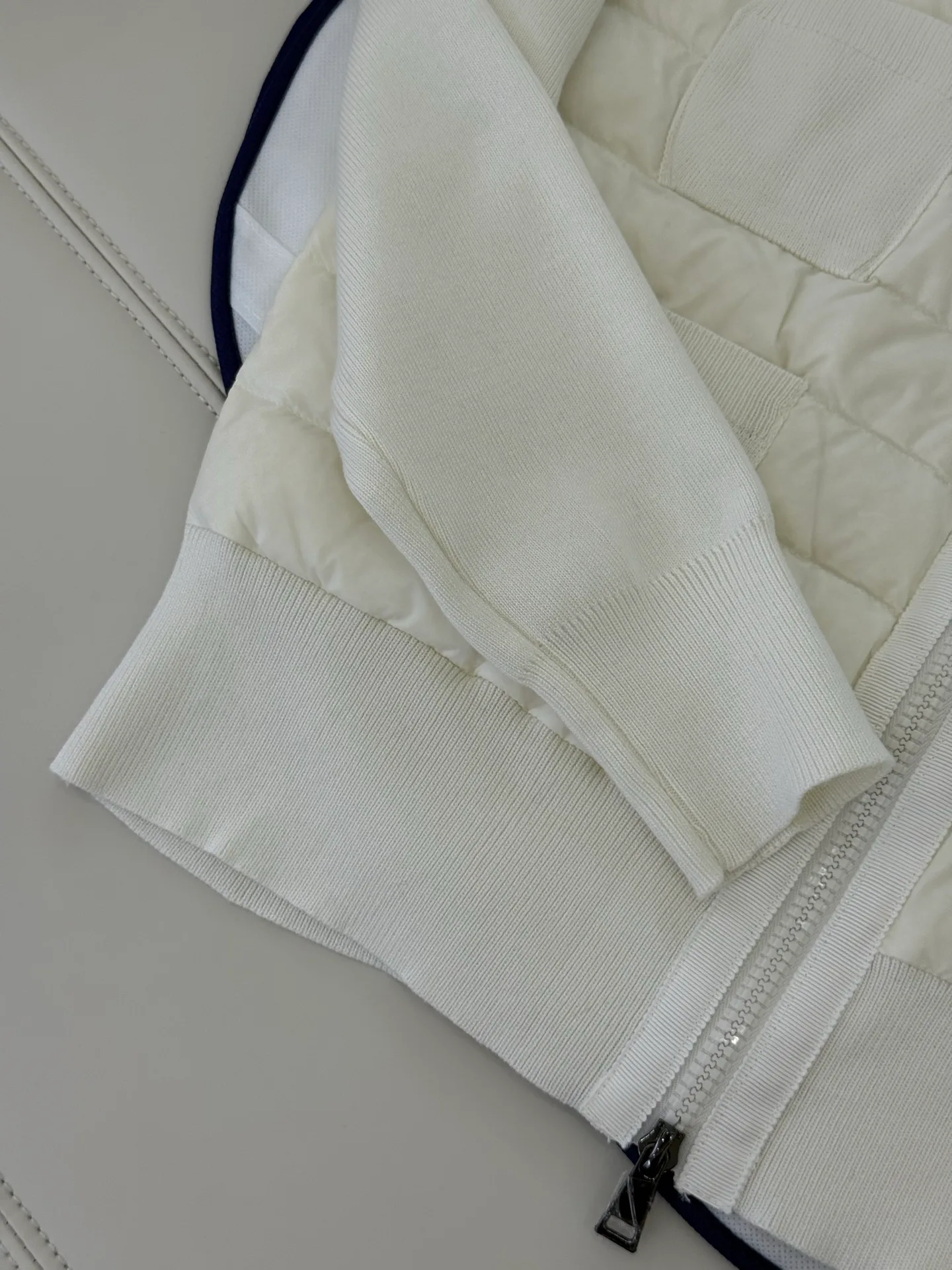 Women's Jackets And Down Jackets MONCLER 17122201