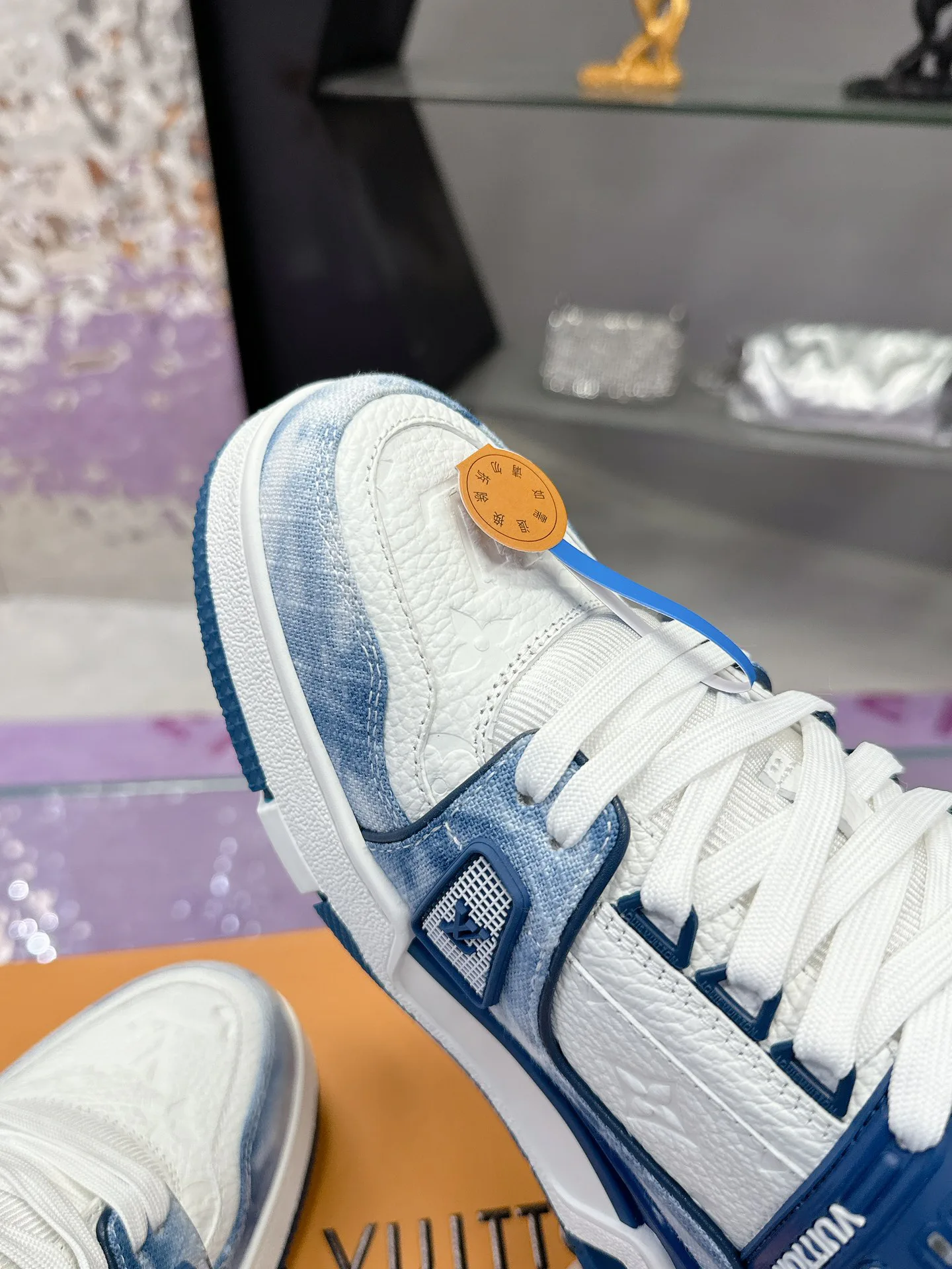 Women's Sneakers LOUIS VUITTON 17530409