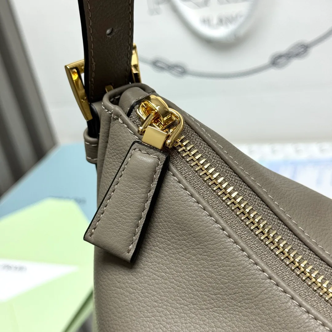 Women's Classic Handbags PRADA 18323051