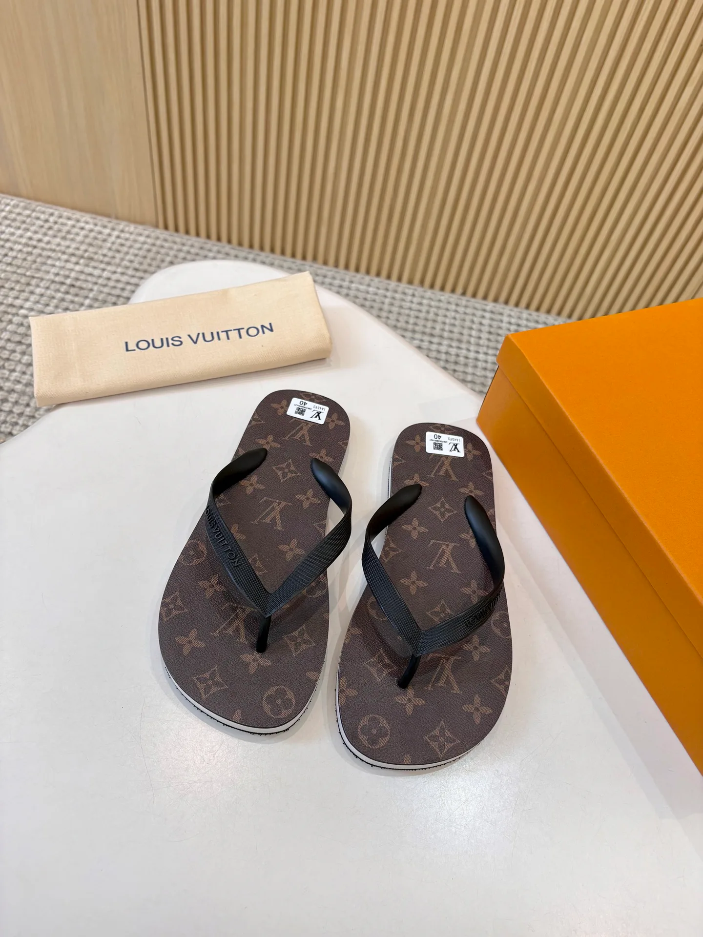 Women's Flip-Flops LOUIS VUITTON 18025534