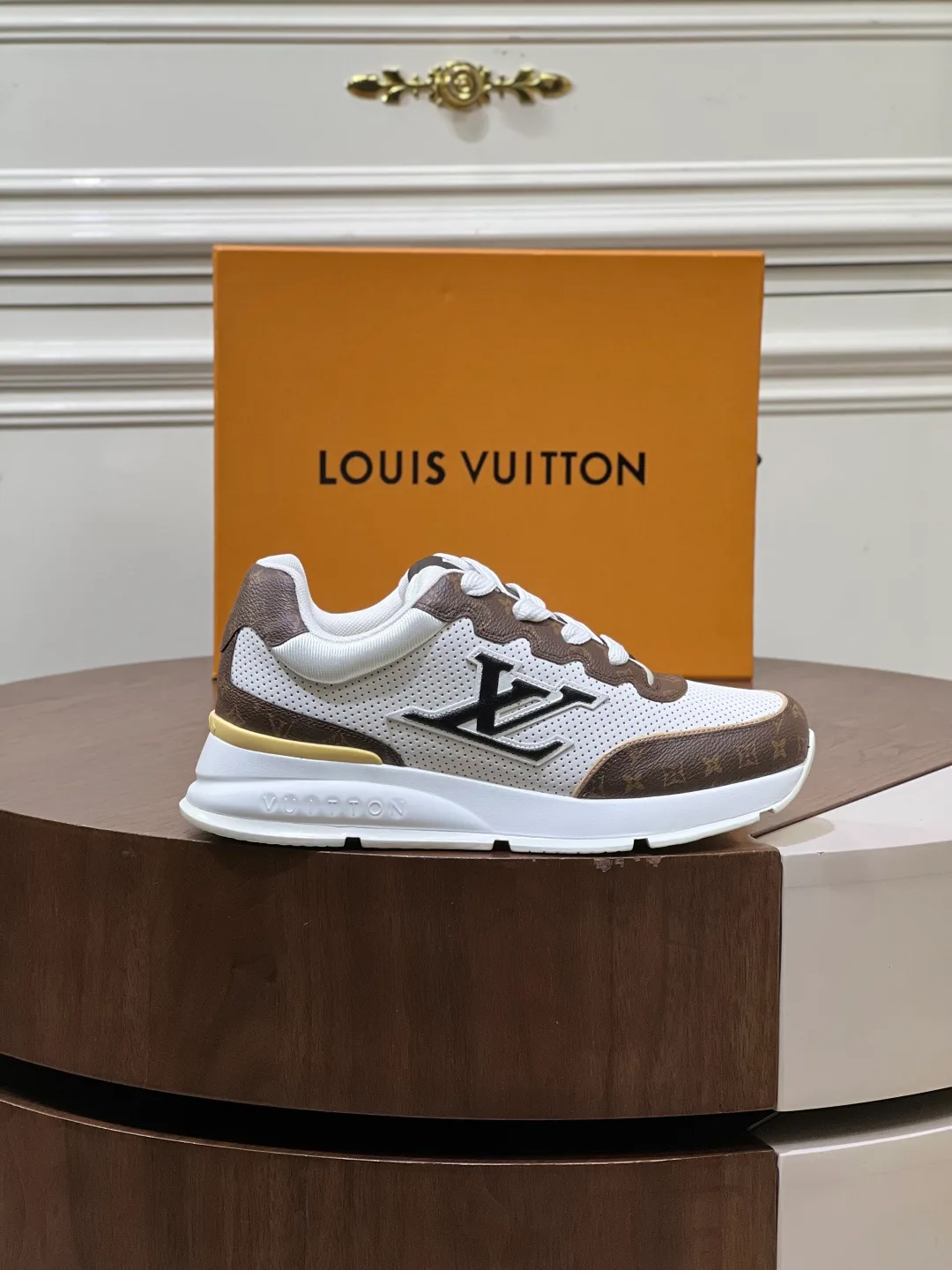 Women's Sneakers LOUIS VUITTON 17460370