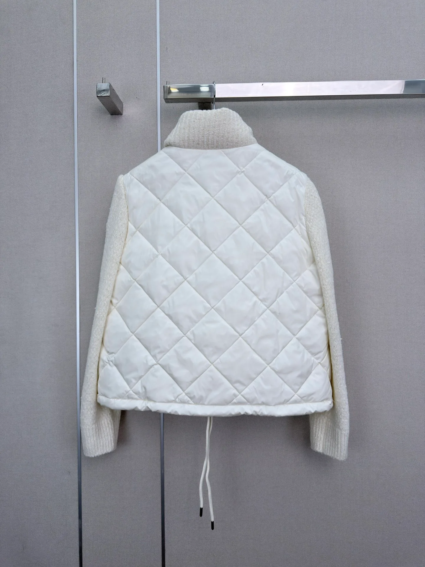Women's Jackets And Down Jackets MONCLER 18203546