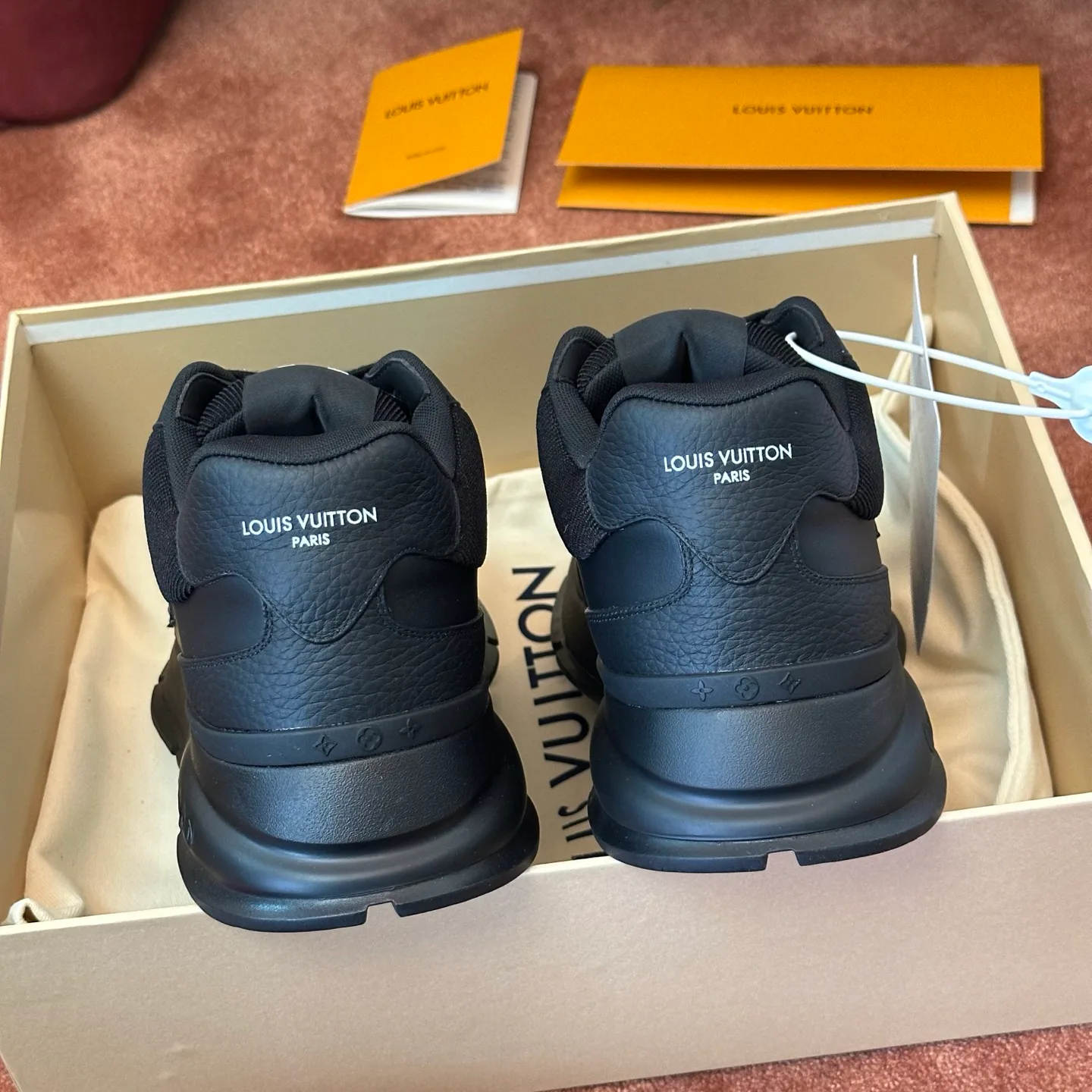 Women's Sneakers LOUIS VUITTON 17460369