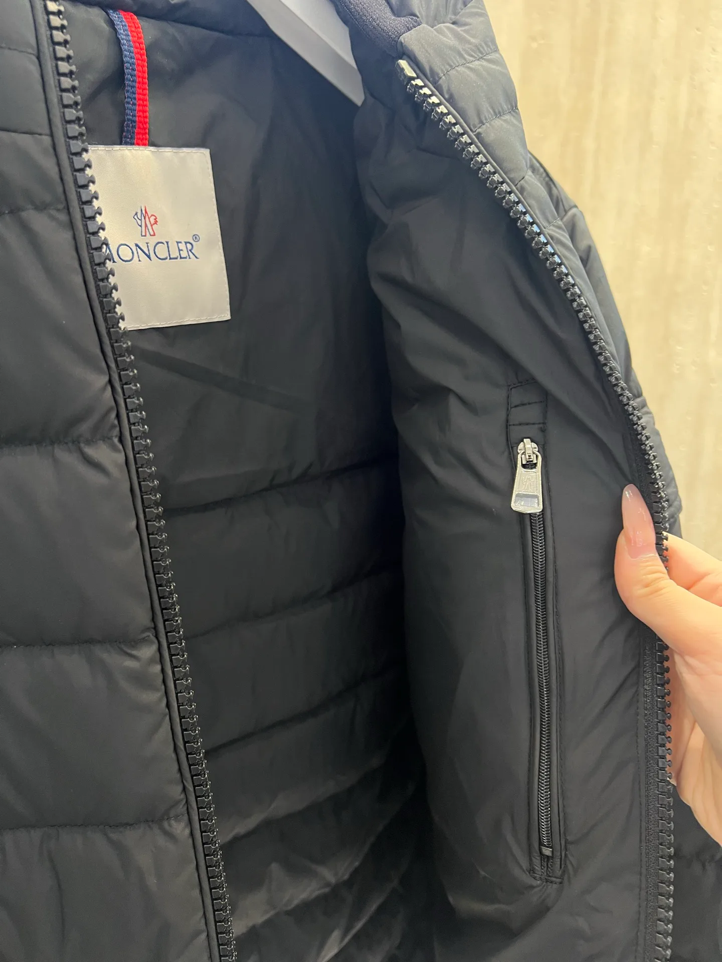 Куртки И Пуховики Мужские Moncler 18683915