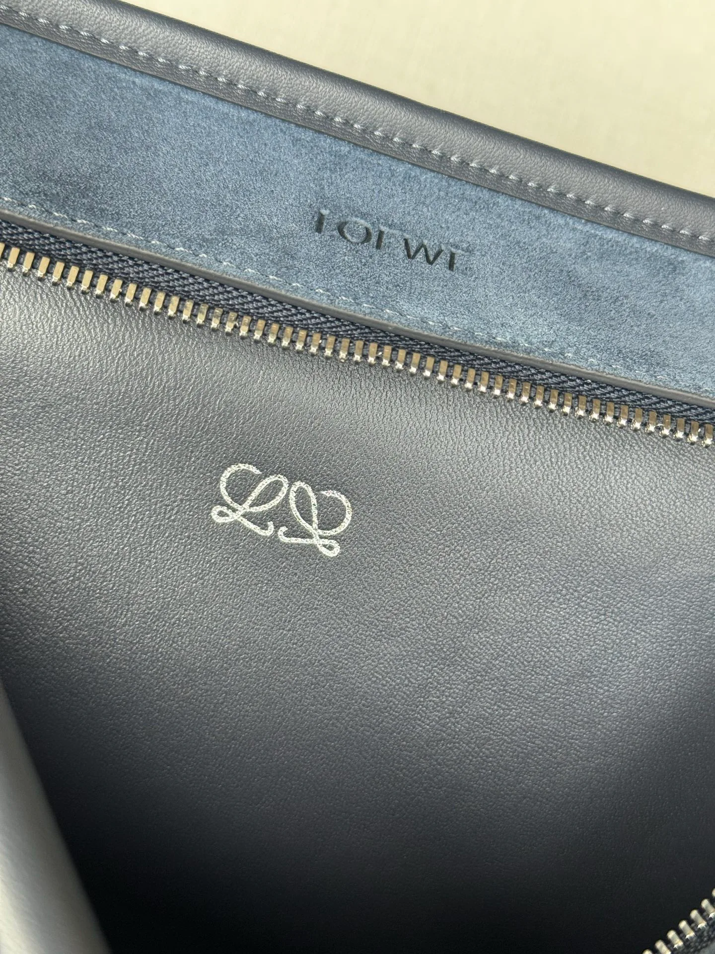 Women's Classic Handbags LOEWE 18482786