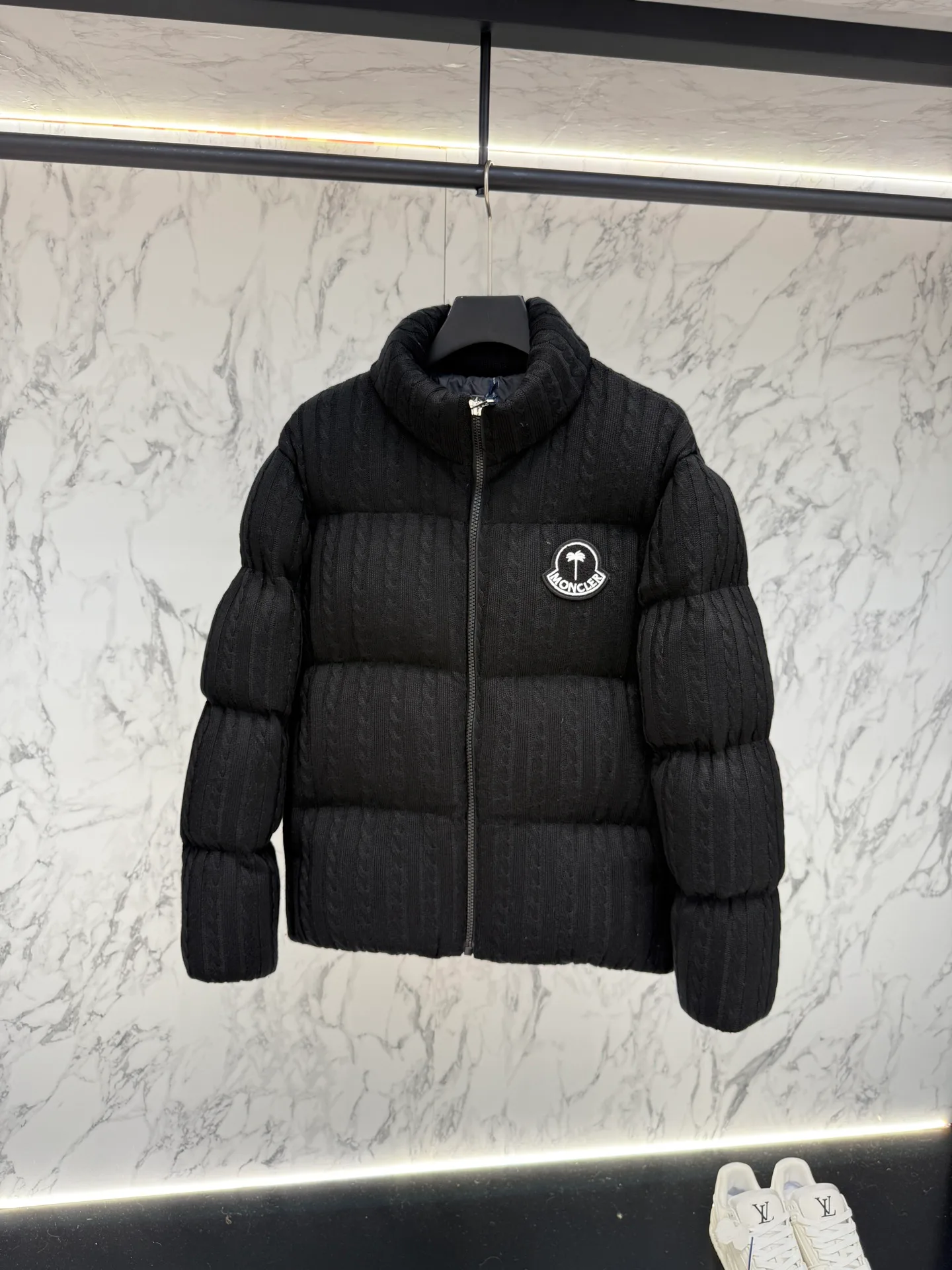 Men's Jackets And Down Jackets MONCLER 18188652