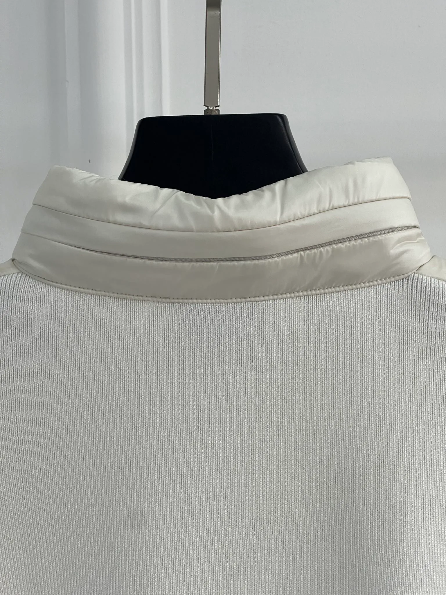 Women's Jackets And Down Jackets MONCLER 18416267