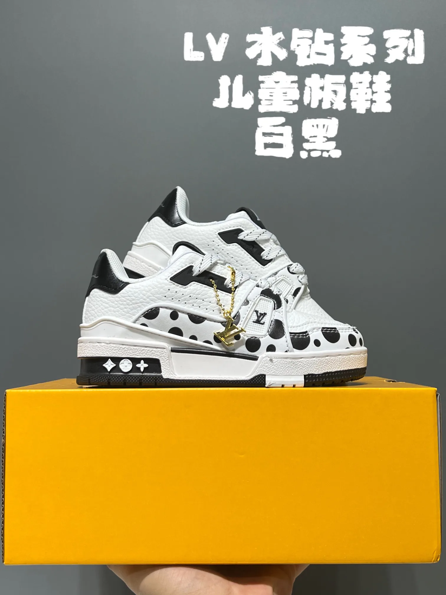 Women's Sneakers LOUIS VUITTON 18077811