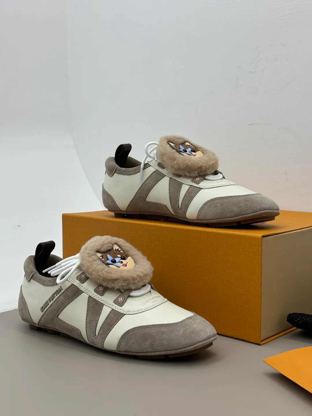 Women's Sneakers LOUIS VUITTON 18006206