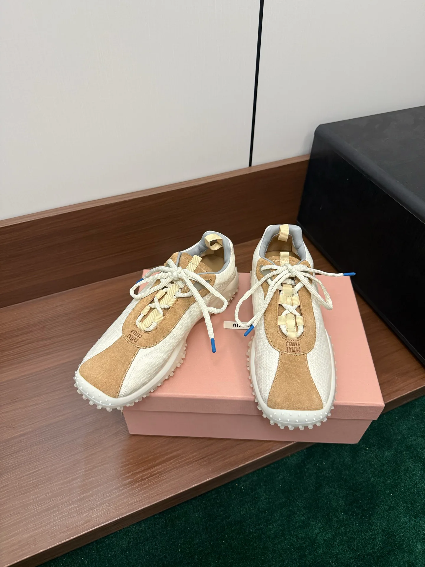 Women's Sneakers MIU MIU 18042052