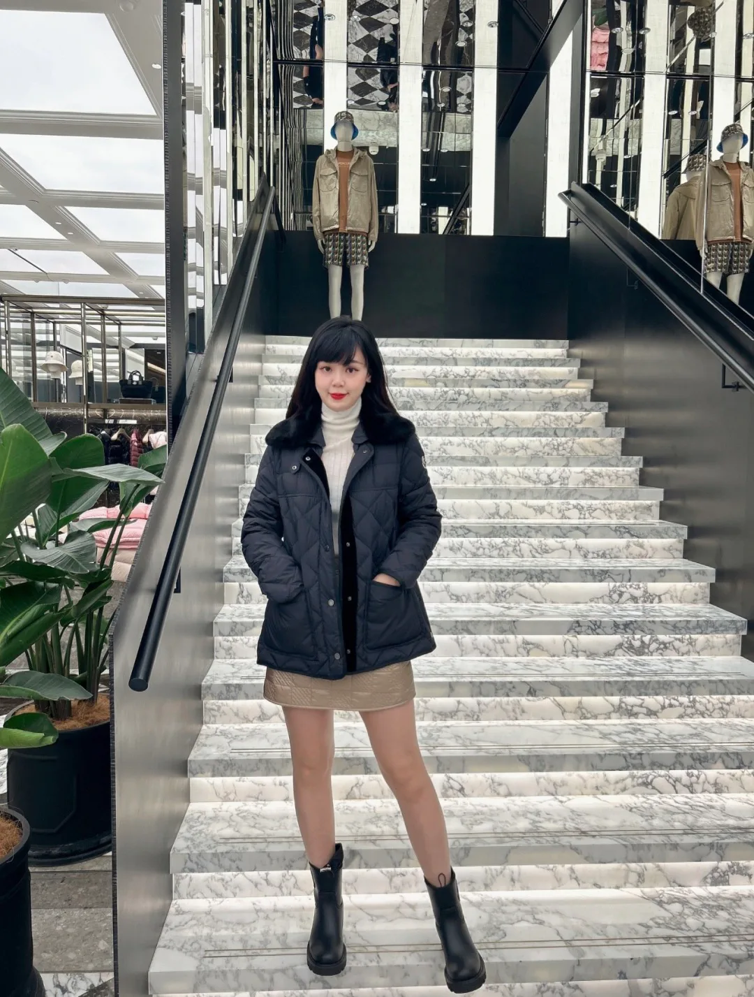 Women's Jackets And Down Jackets MONCLER 18111362