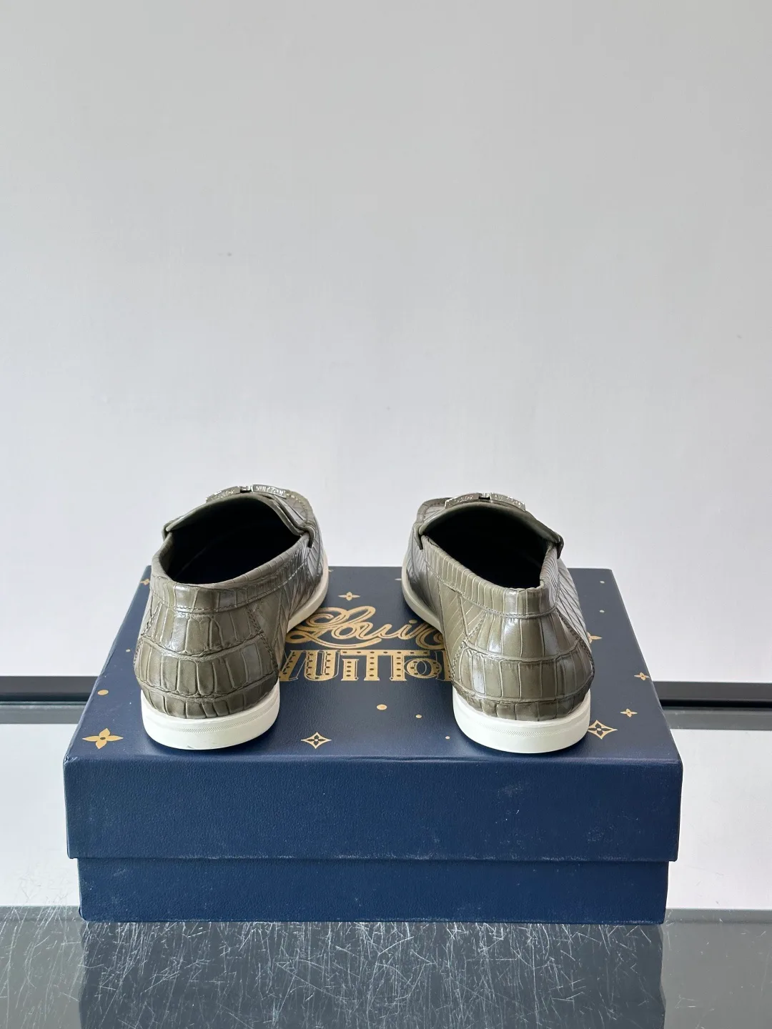 Men's Loafers And Dress Shoes LOUIS VUITTON 18118562