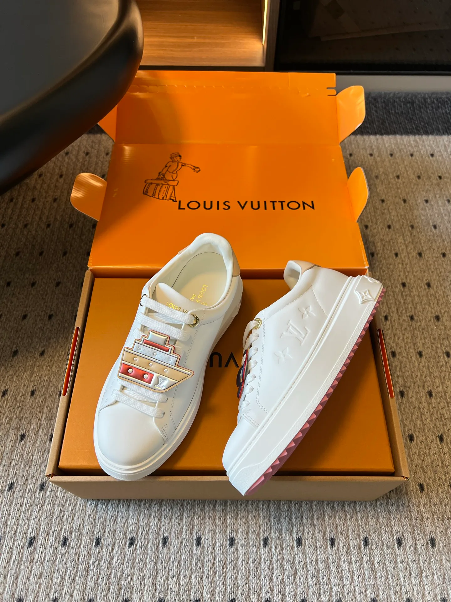 Women's Sneakers LOUIS VUITTON 18457652