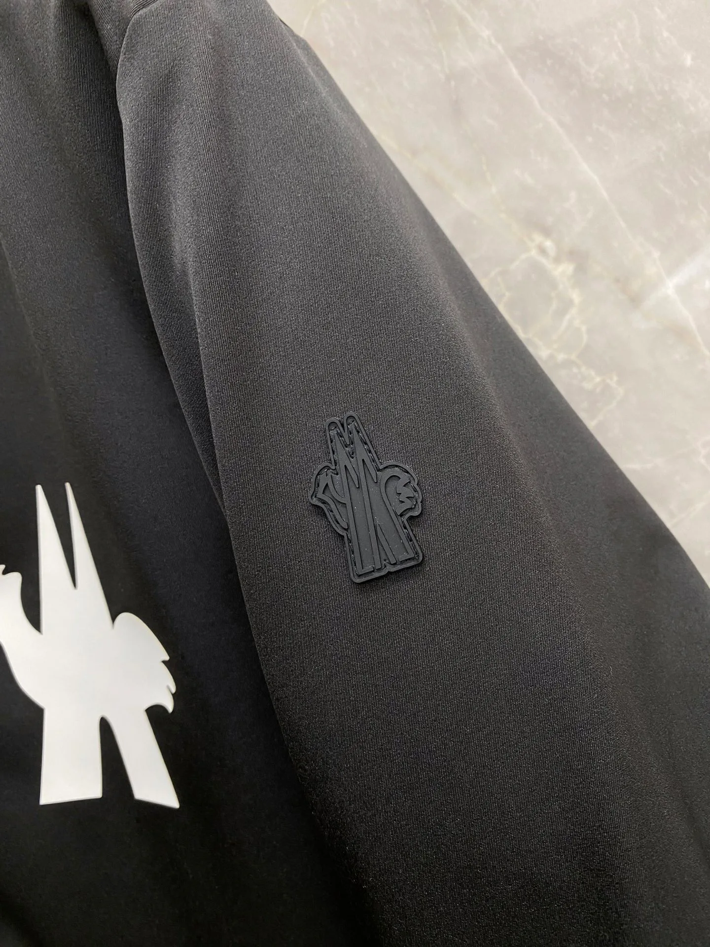 Women's Jackets And Down Jackets MONCLER 18348634