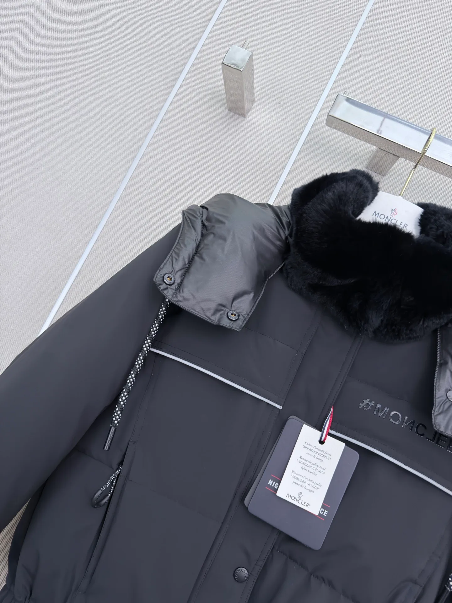 Women's Jackets And Down Jackets MONCLER 19589659