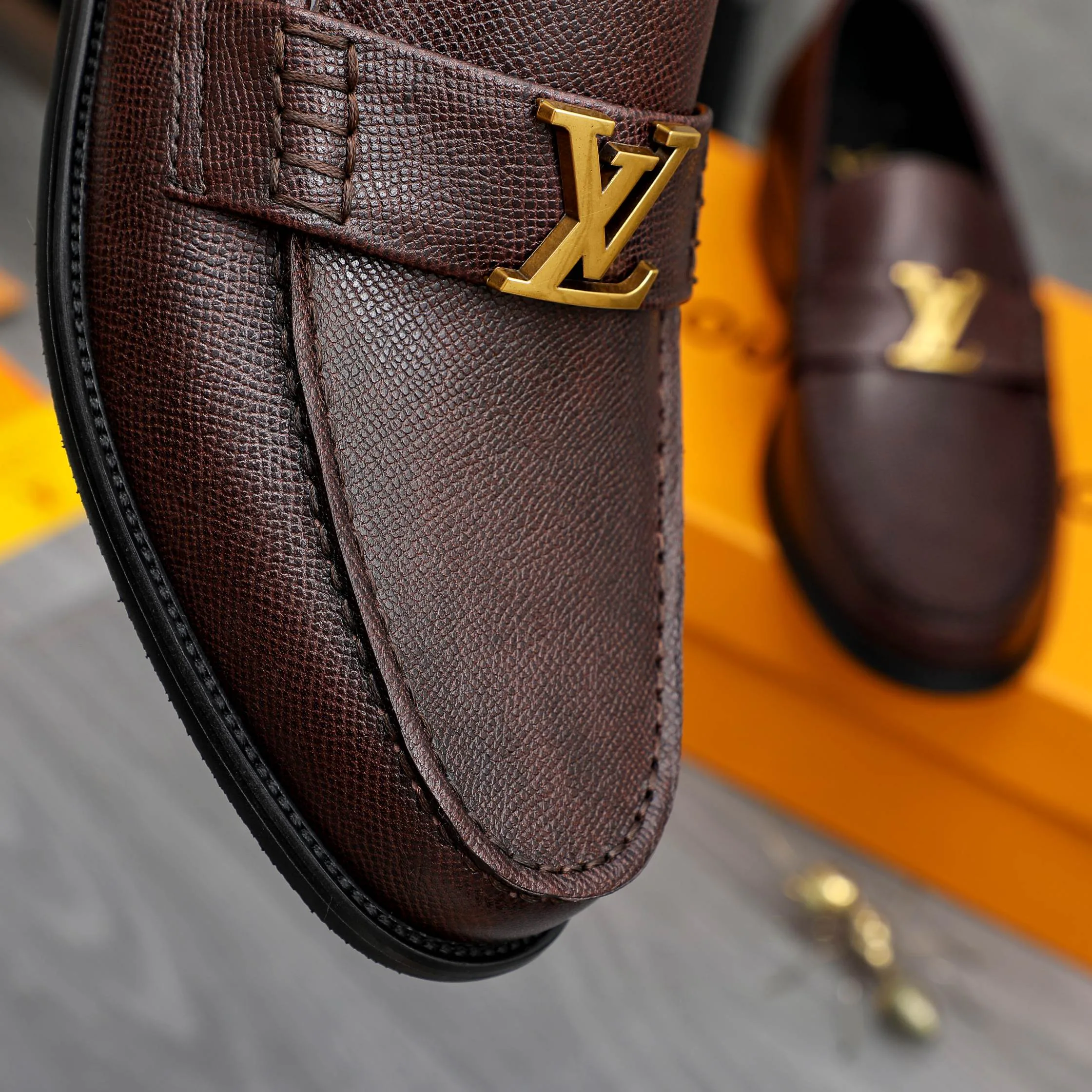 Men's Loafers And Dress Shoes LOUIS VUITTON 17812318