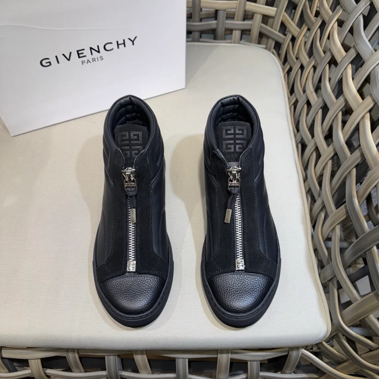 Men's Sneakers GIVENCHY 18267091