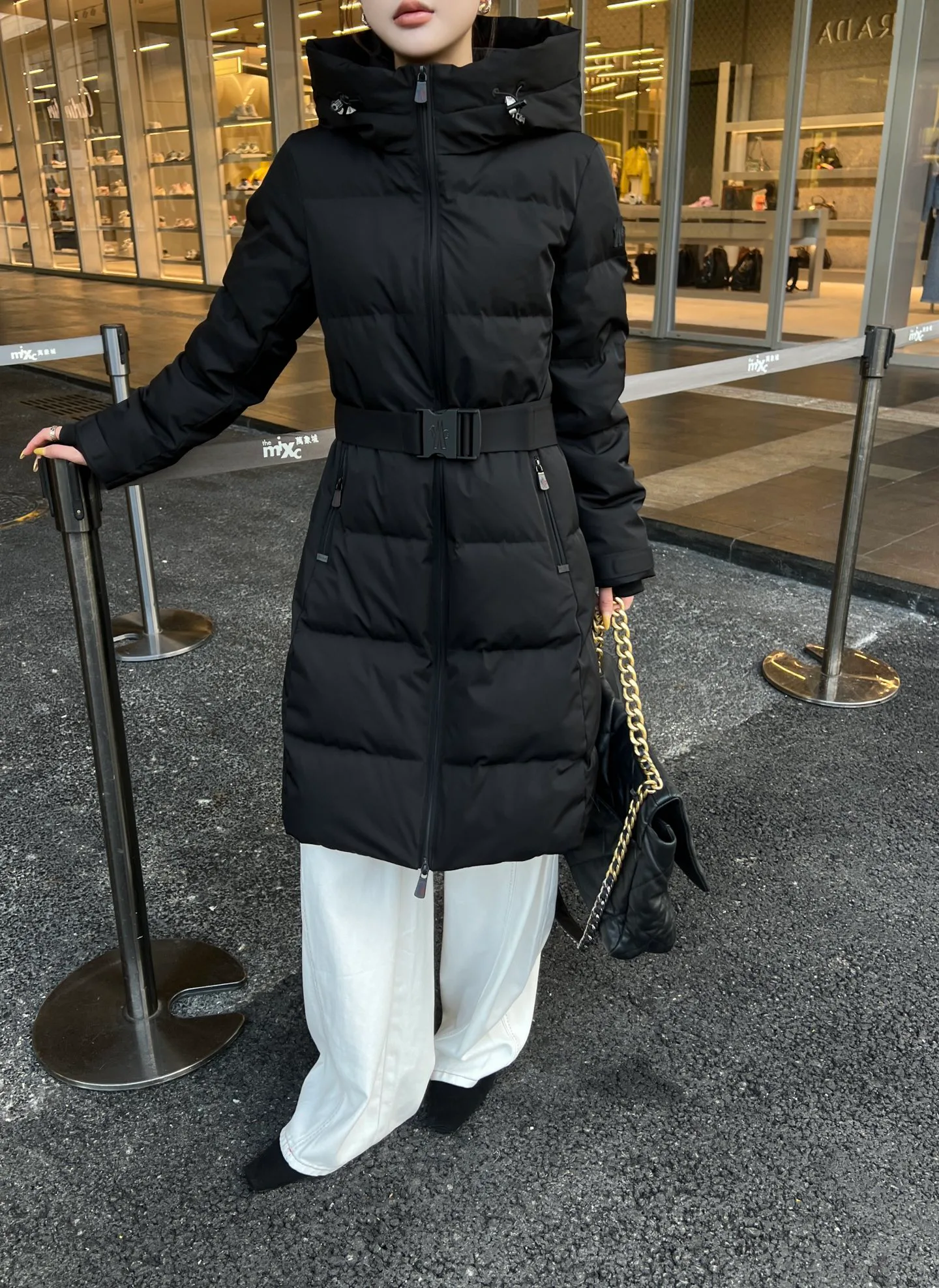 Women's Jackets And Down Jackets MONCLER 18402390