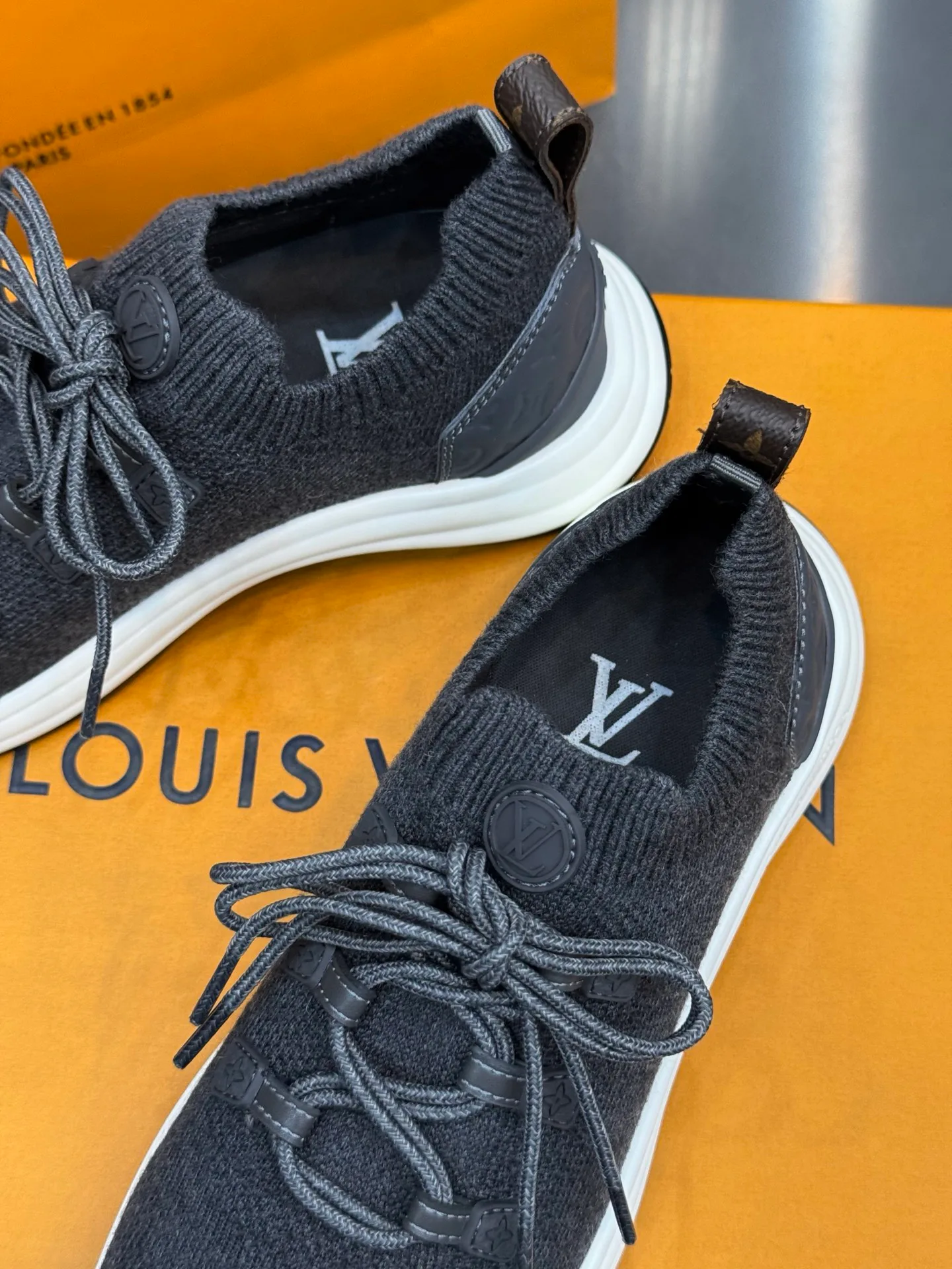 Women's Sneakers LOUIS VUITTON 18202473