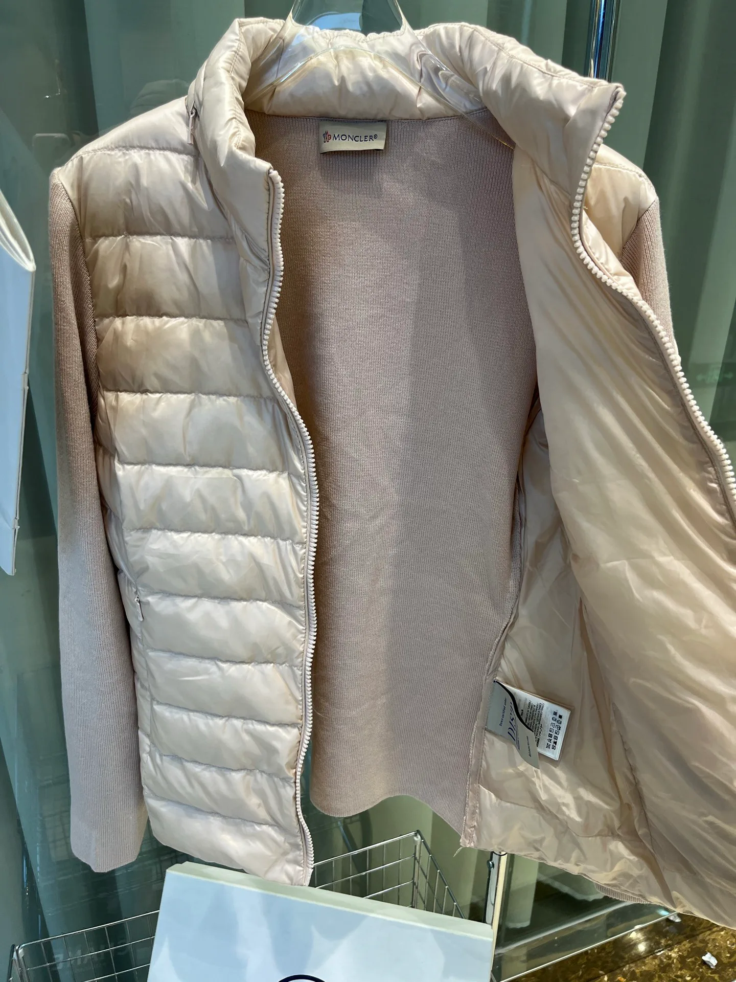 Women's Jackets And Down Jackets MONCLER 18204179