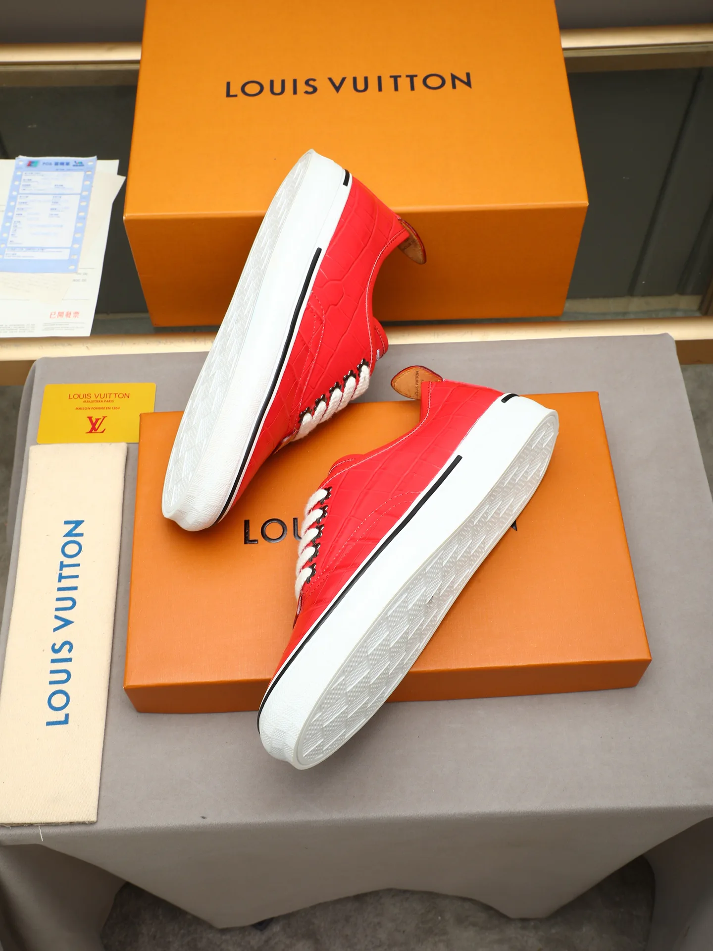 Men's Sneakers LOUIS VUITTON 17947263