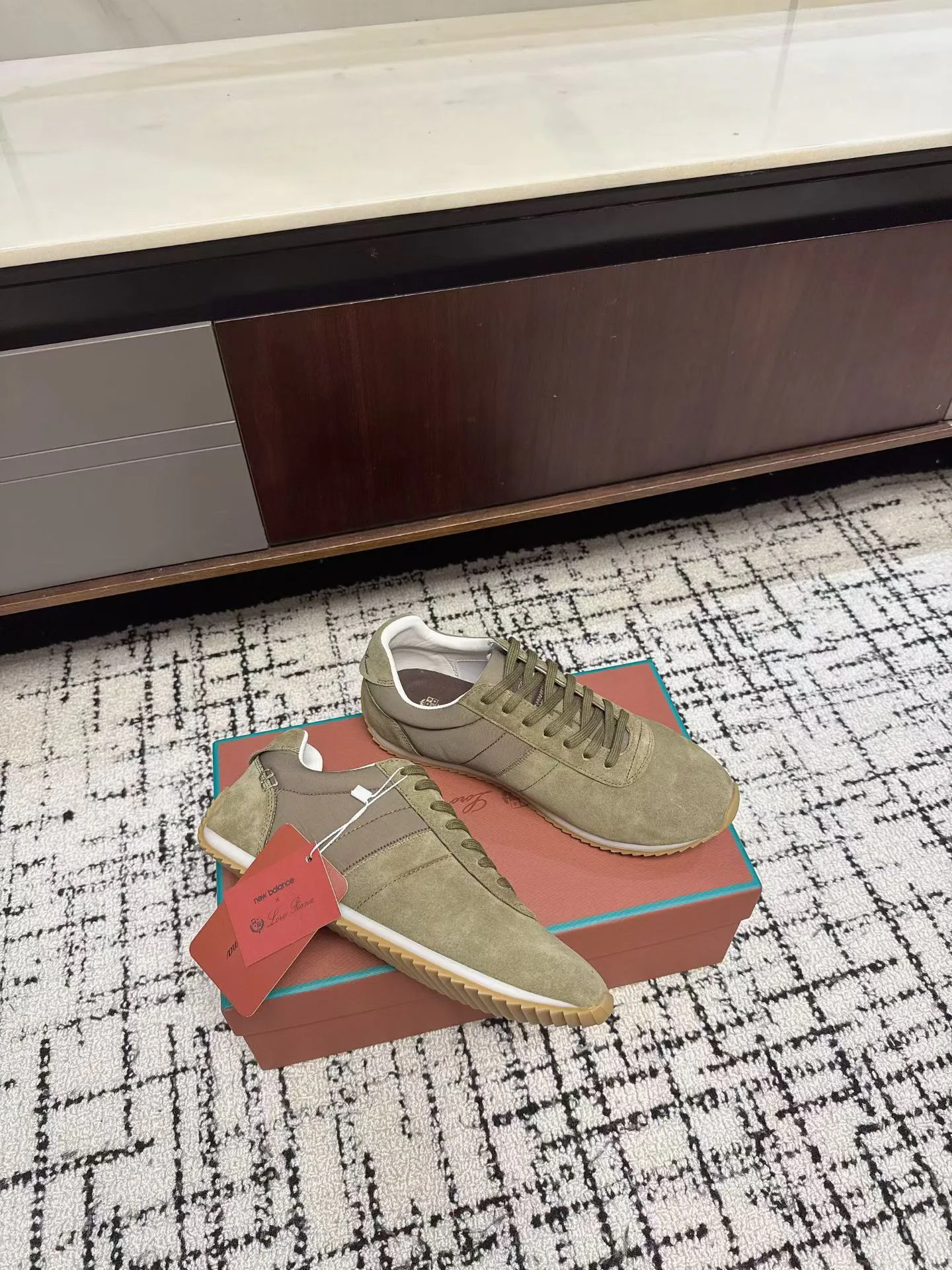 Women's Sneakers LORO PIANA 17335019