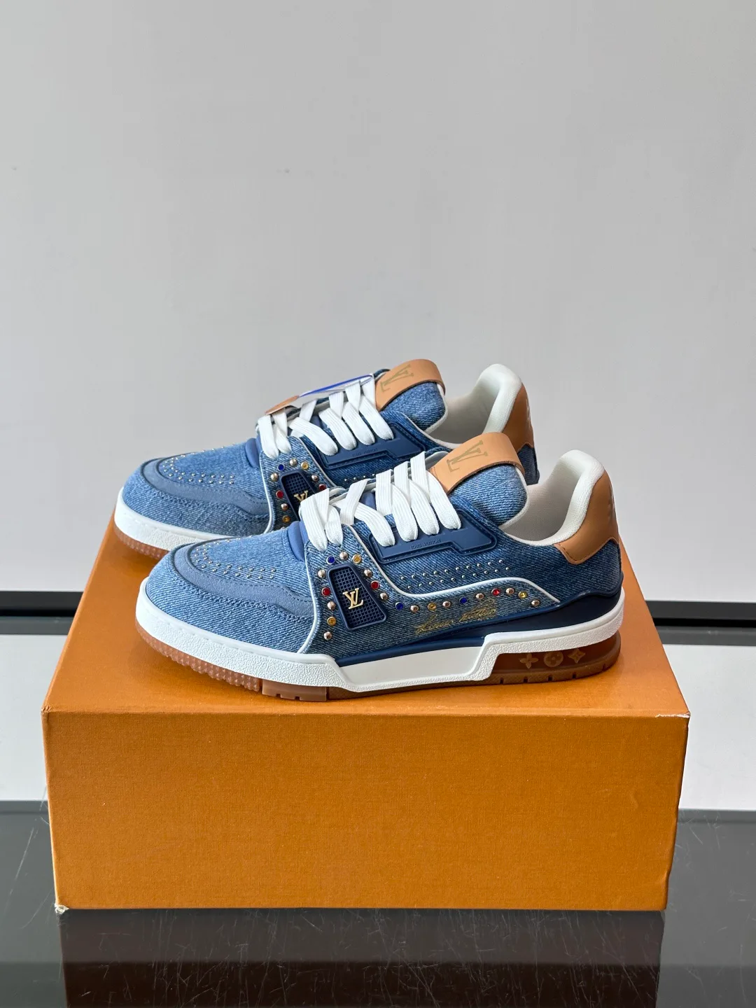 Women's Sneakers LOUIS VUITTON 17638790