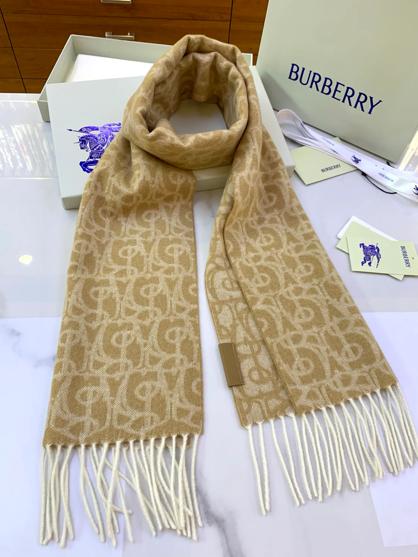 Scarves BURBERRY 18039981